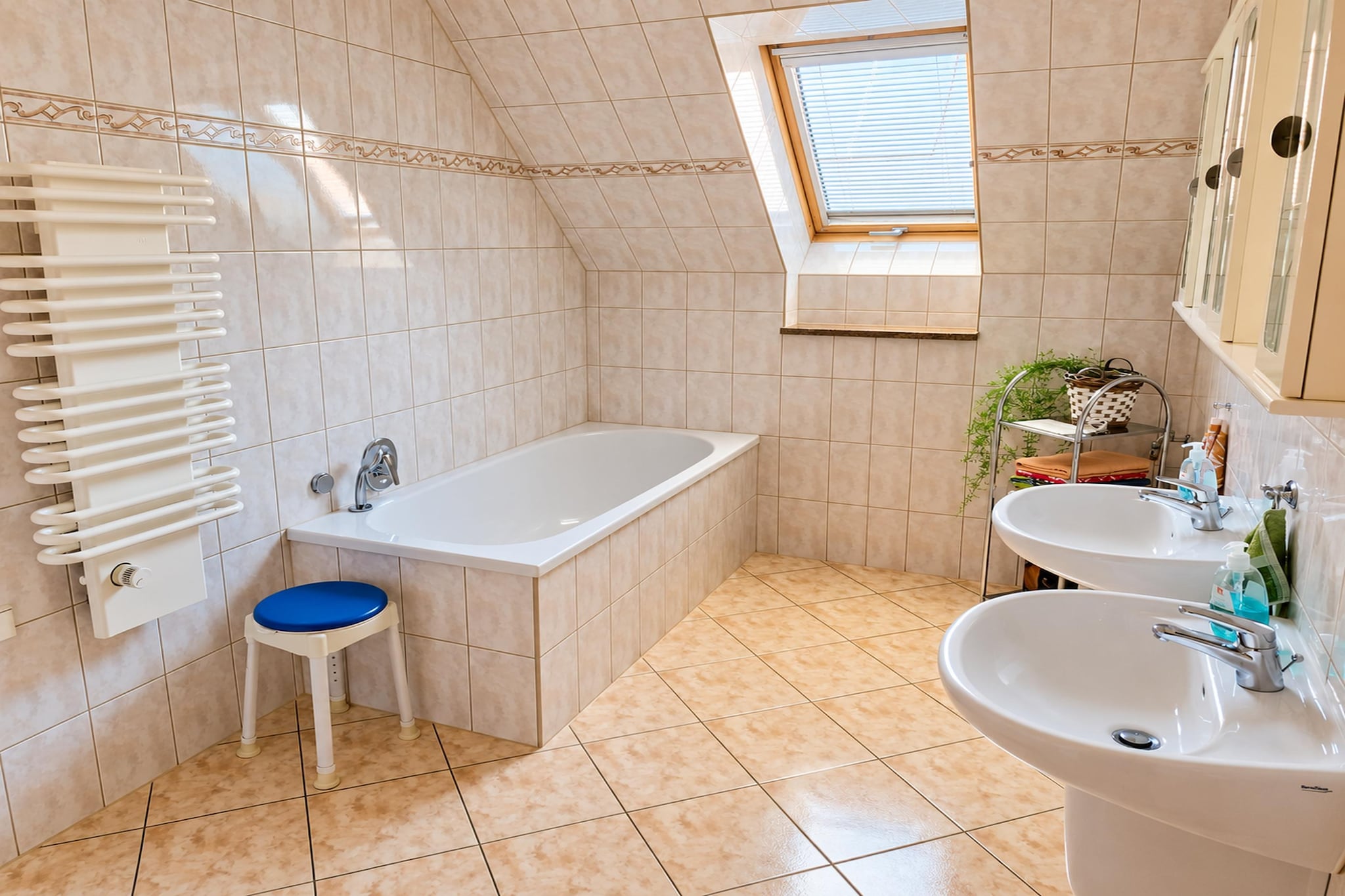 Großes Apartment im Herzen Sachsens -    Pension Sachon - Badkamer