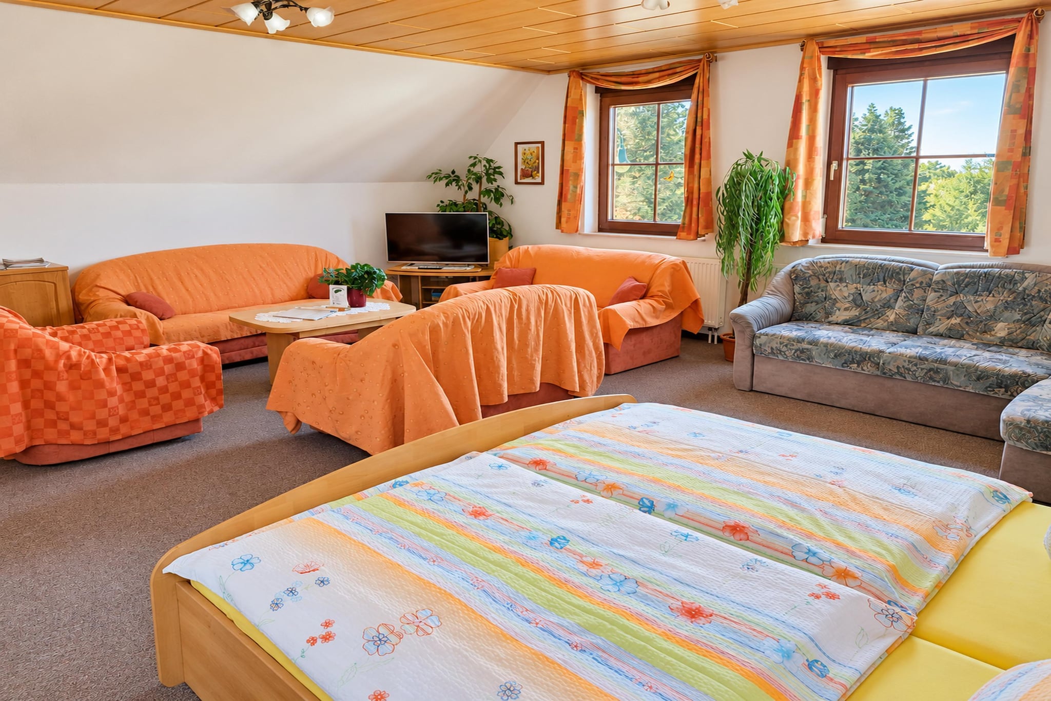 Großes Apartment im Herzen Sachsens -    Pension Sachon - Woonkamer