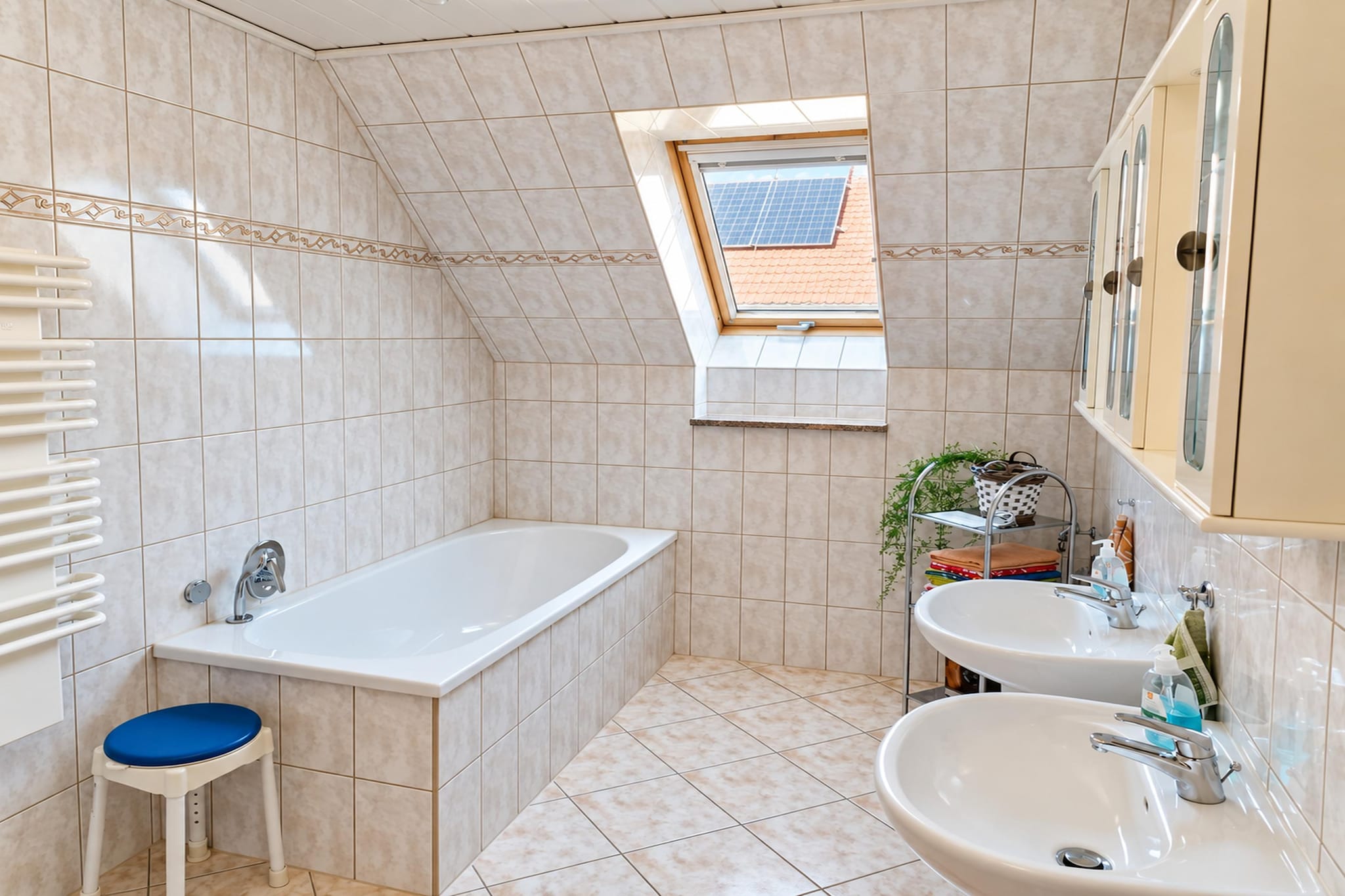 Großes Apartment im Herzen Sachsens -    Pension Sachon - Badkamer