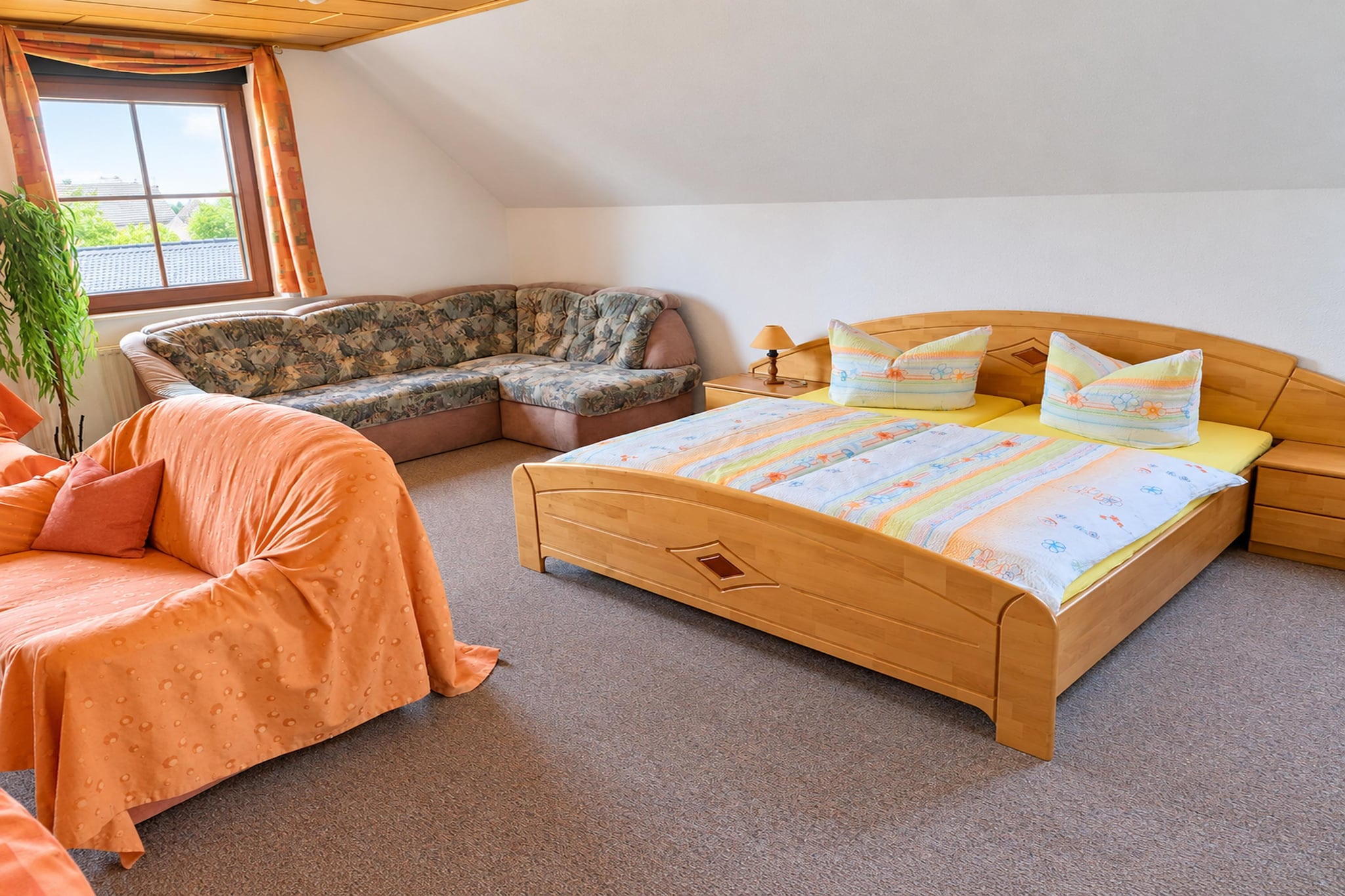 Großes Apartment im Herzen Sachsens -    Pension Sachon - Woonkamer