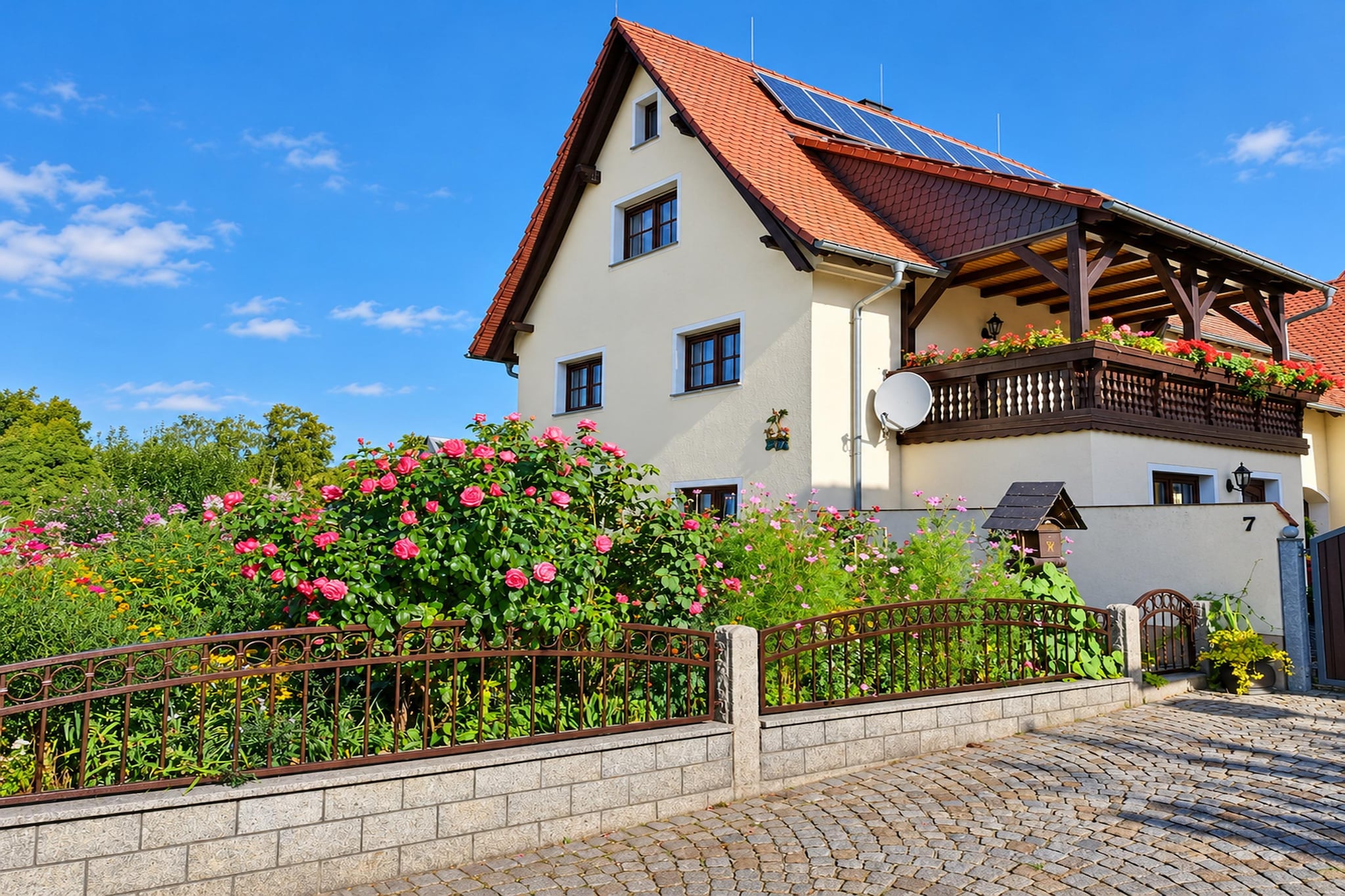 Gemütliche Auszeit im Herzen Sachsens -    Pension Sachon - Buitenkant zomer