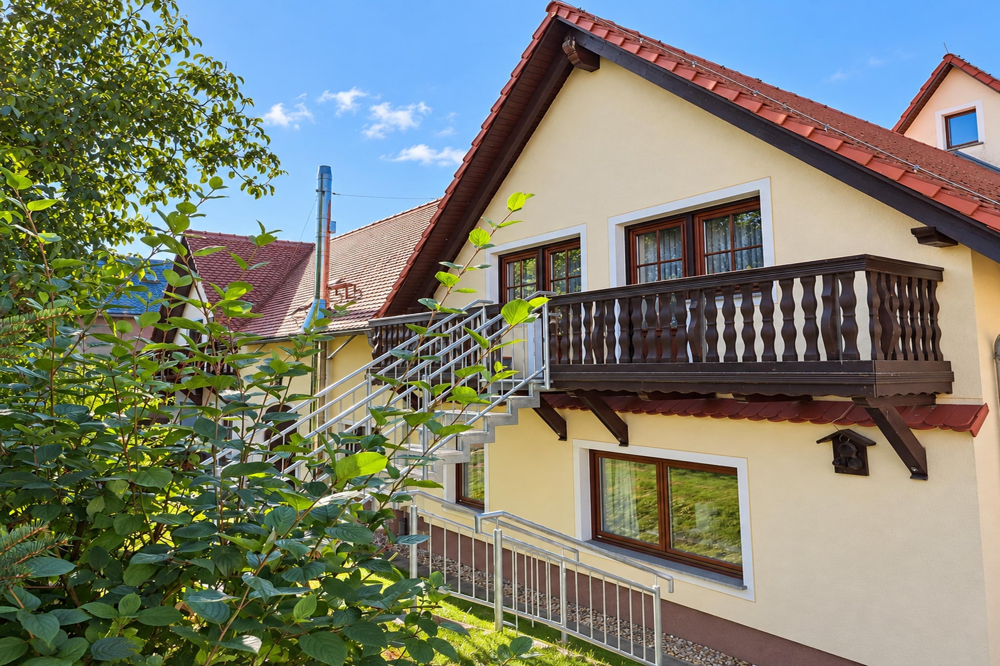 Gemütliche Auszeit im Herzen Sachsens -    Pension Sachon - Terrasbalkon