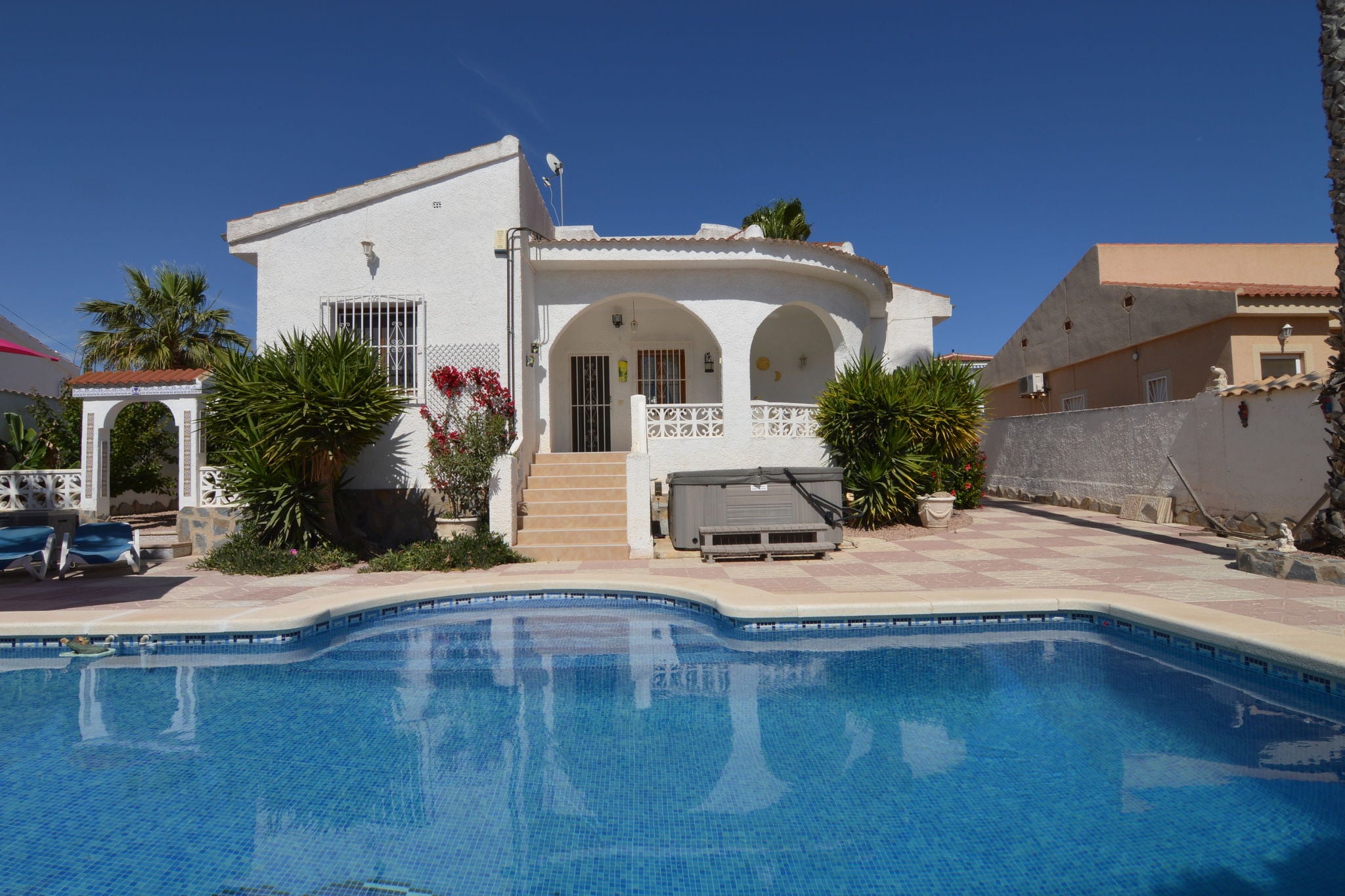 Villa moderne à Rojales avec jacuzzi et piscine privée