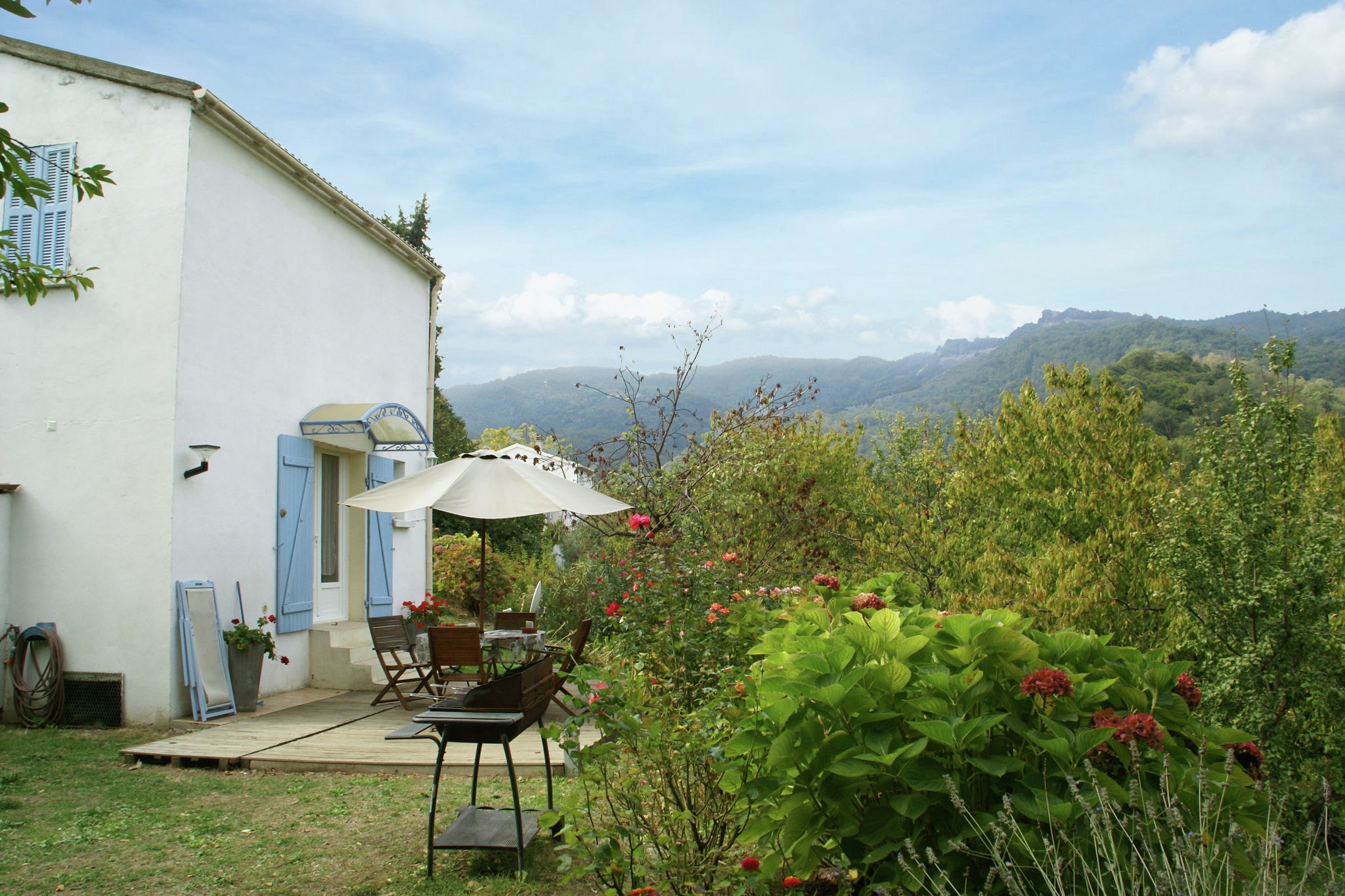 Rustig gelegen vakantiehuis op Corsica met prachtig terras
