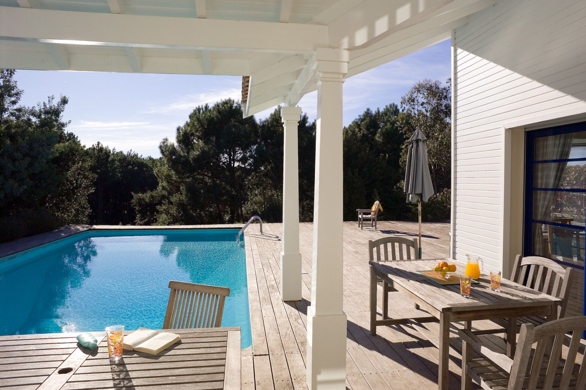 Nice villa with a private pool, just 900 m. from the beach