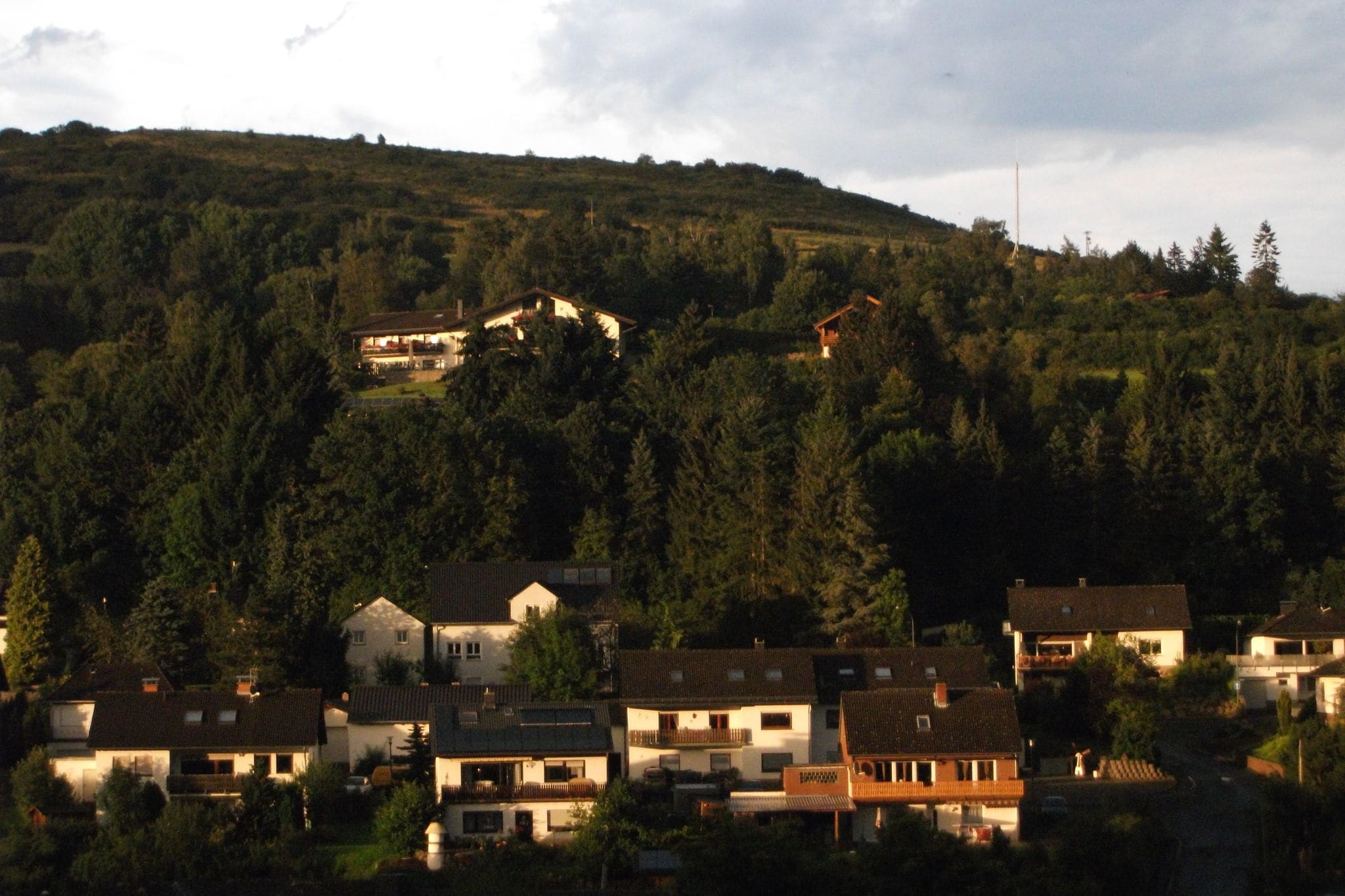 Ruim appartement met een terras met uitzicht op de Eifel