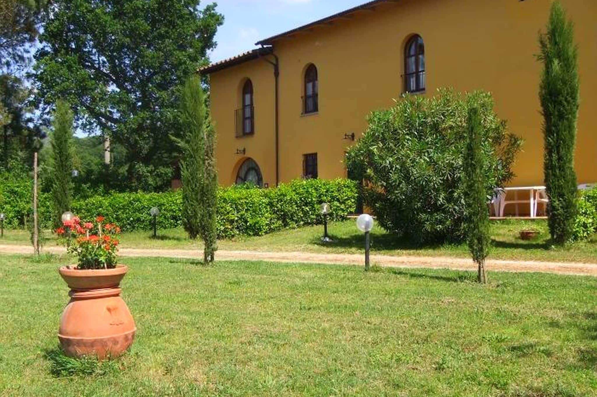 Appartement in een Toscaanse agriturismo met zwembad en tuin