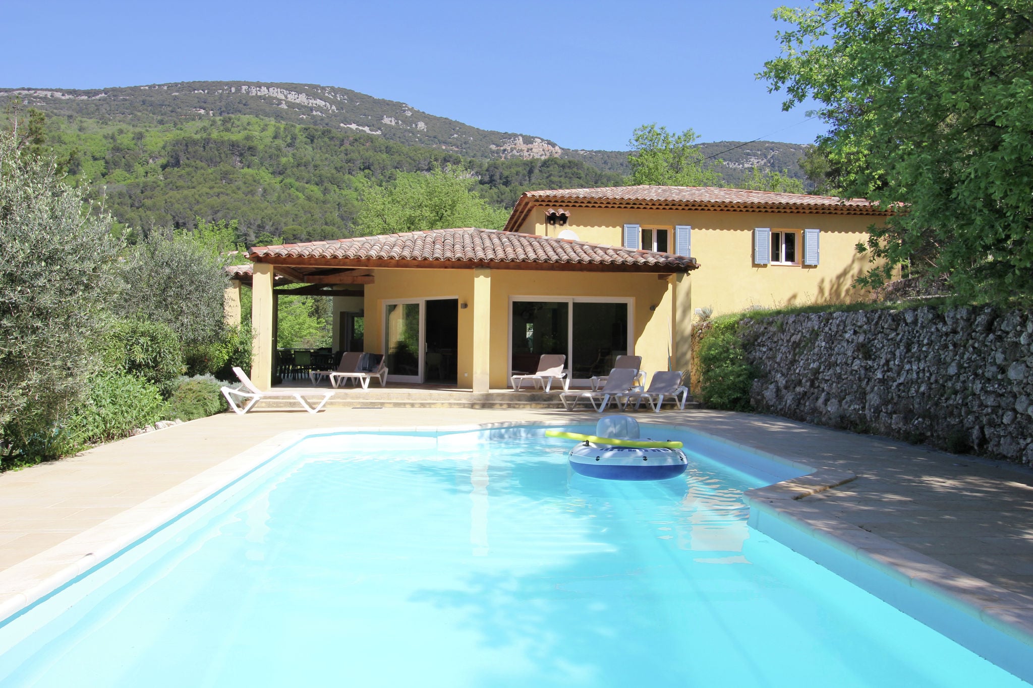 Gezellige villa met een zwembad in Bargemon, Provence