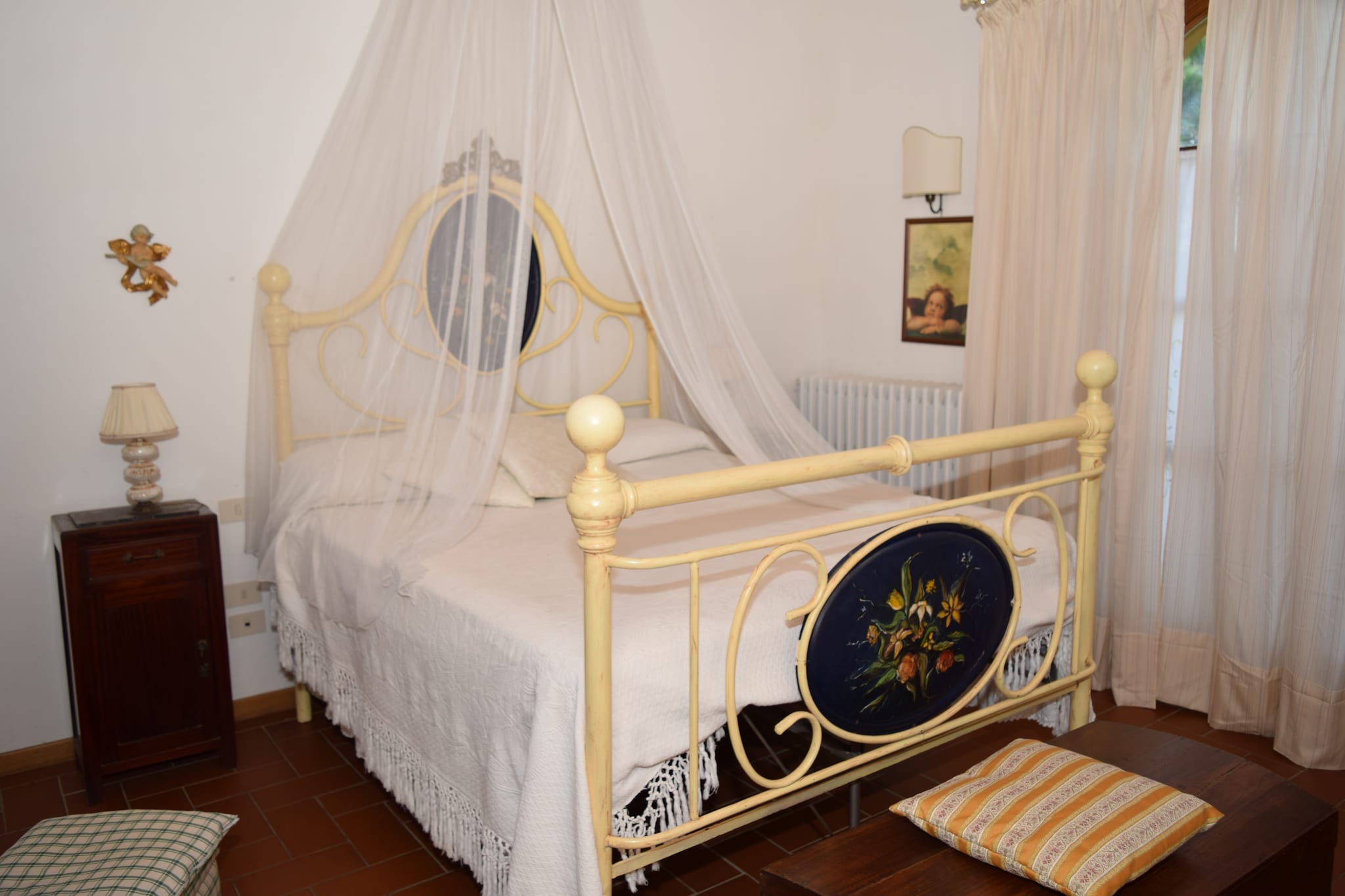 Ground floor: (Living room(seating area), open kitchen(cooker, oven))\n\nOn the 1st floor: (bedroom(double bed), bedroom(double bed, double bed), bathroom(shower, washbasin, toilet, bidet))\n\nheating, terrace(private, roofed), garden(shared with other guests), garden furniture, BBQ, swimming pool(shared with other guests, 12 x 6 m., opened from May upto and including Sep), playpen