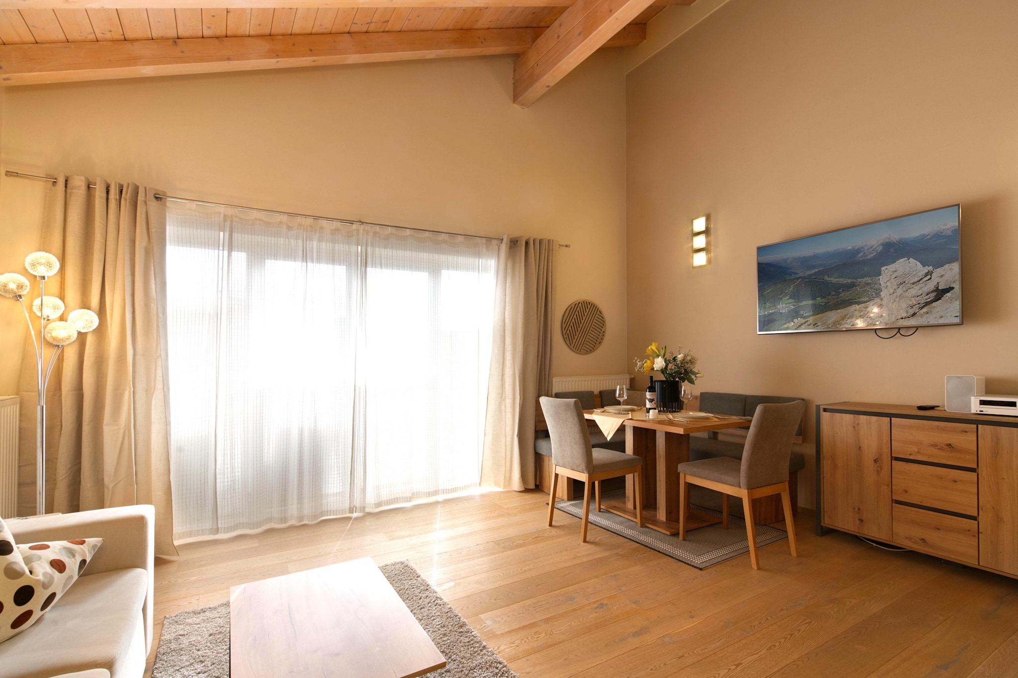 Menardi C - Living room
