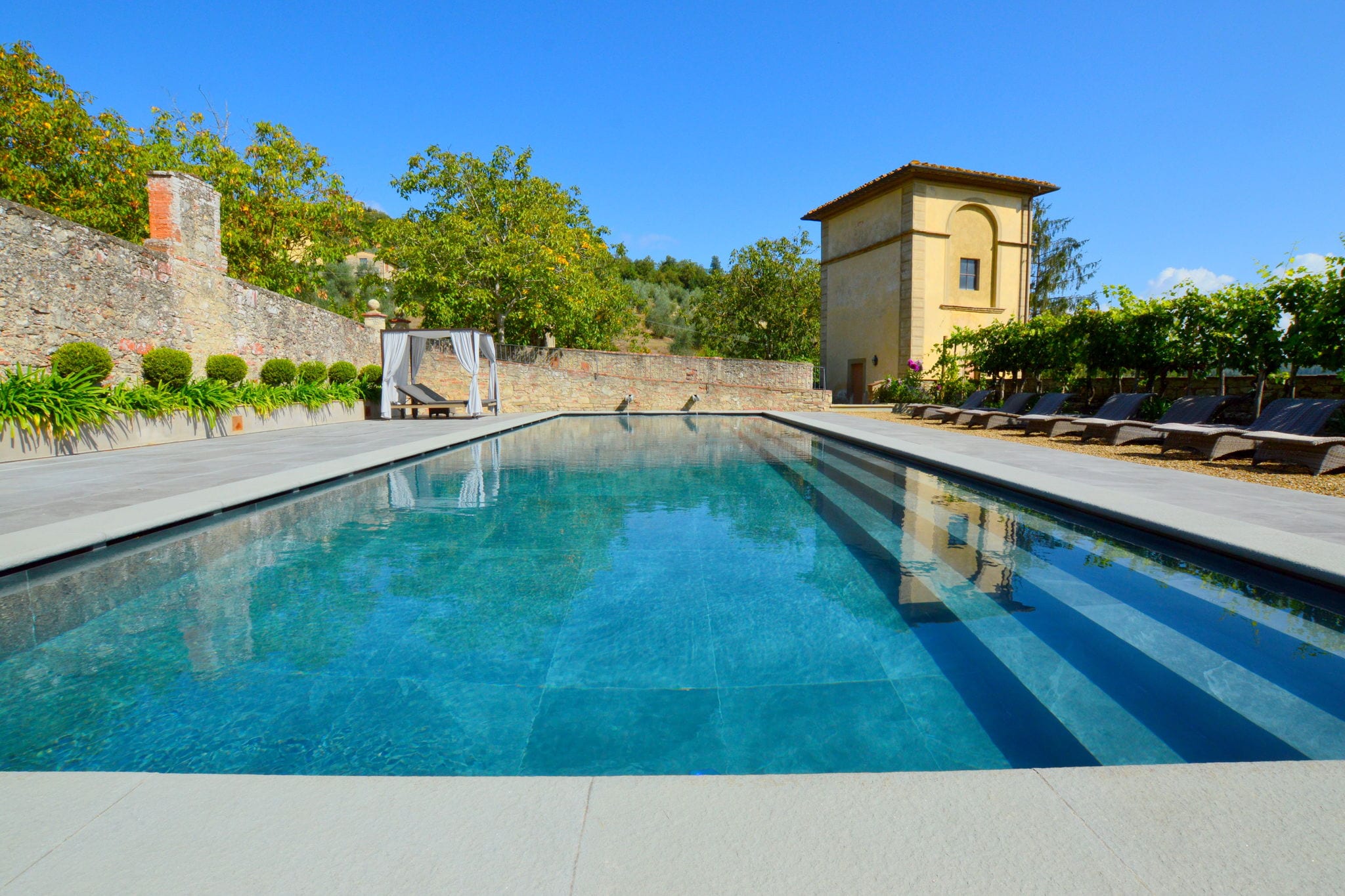 Gîte paisible avec piscine à San Donato in Collina