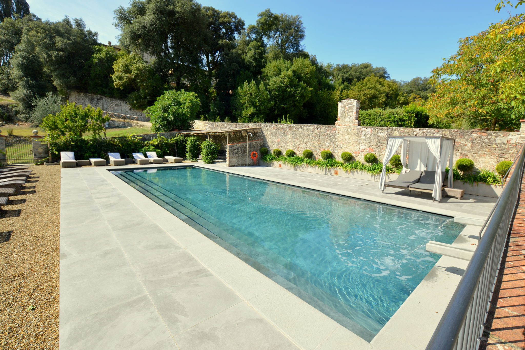 Gîte paisible avec piscine à San Donato in Collina