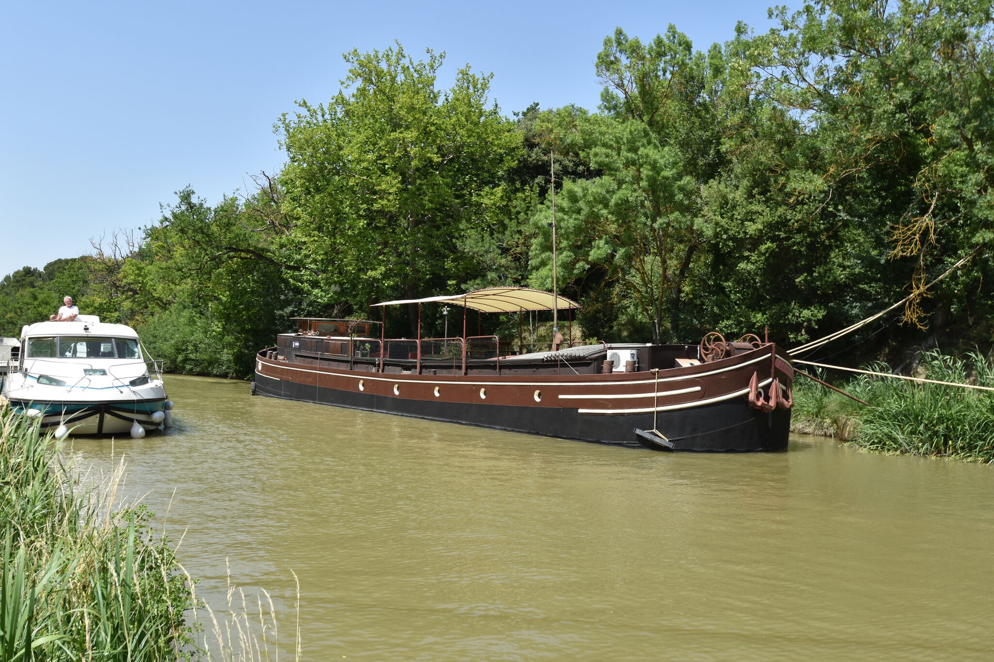 Charming Boat in Villedubert with Terrace