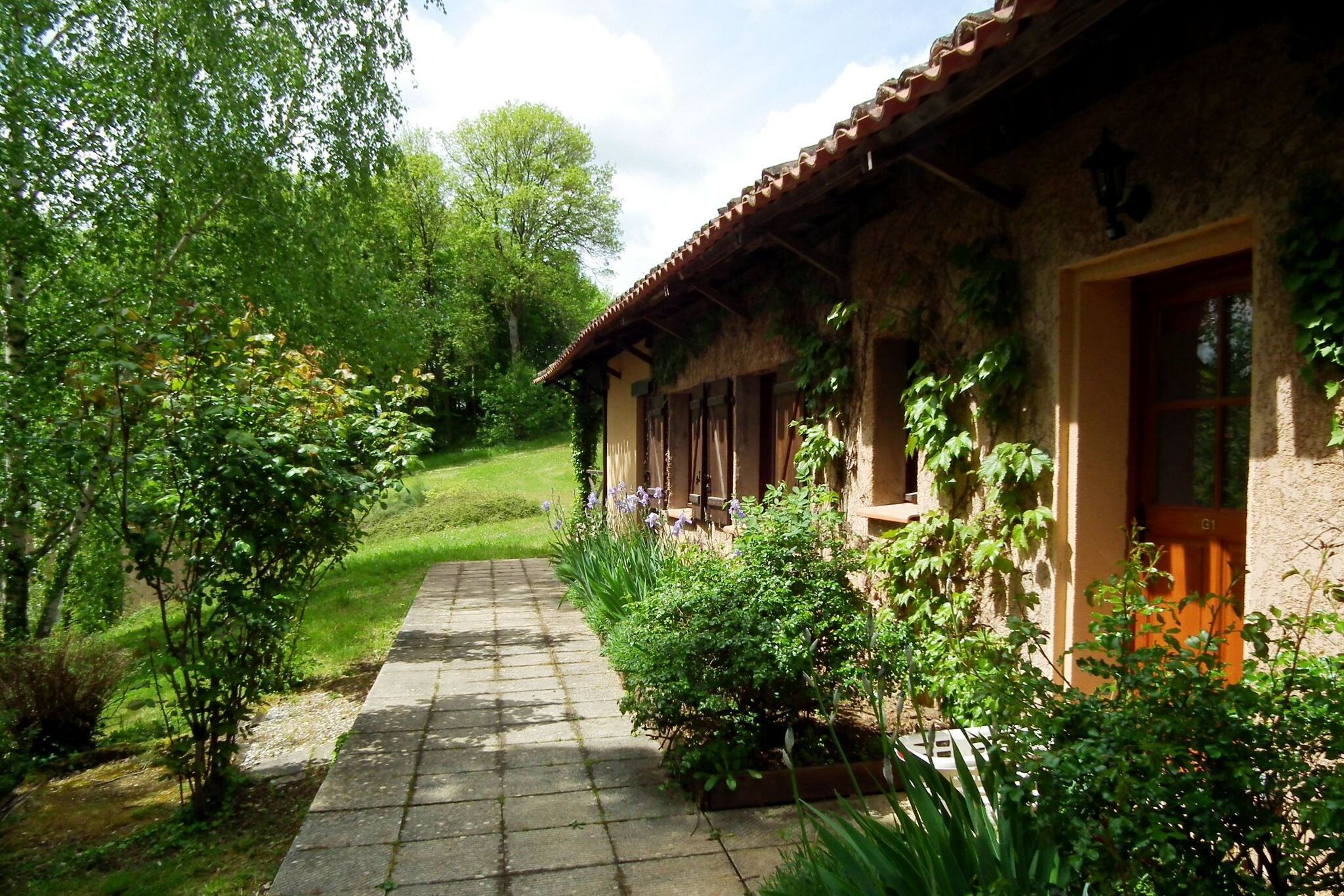 Einfamilienhaus mit Terrasse im Süden der Dordogne