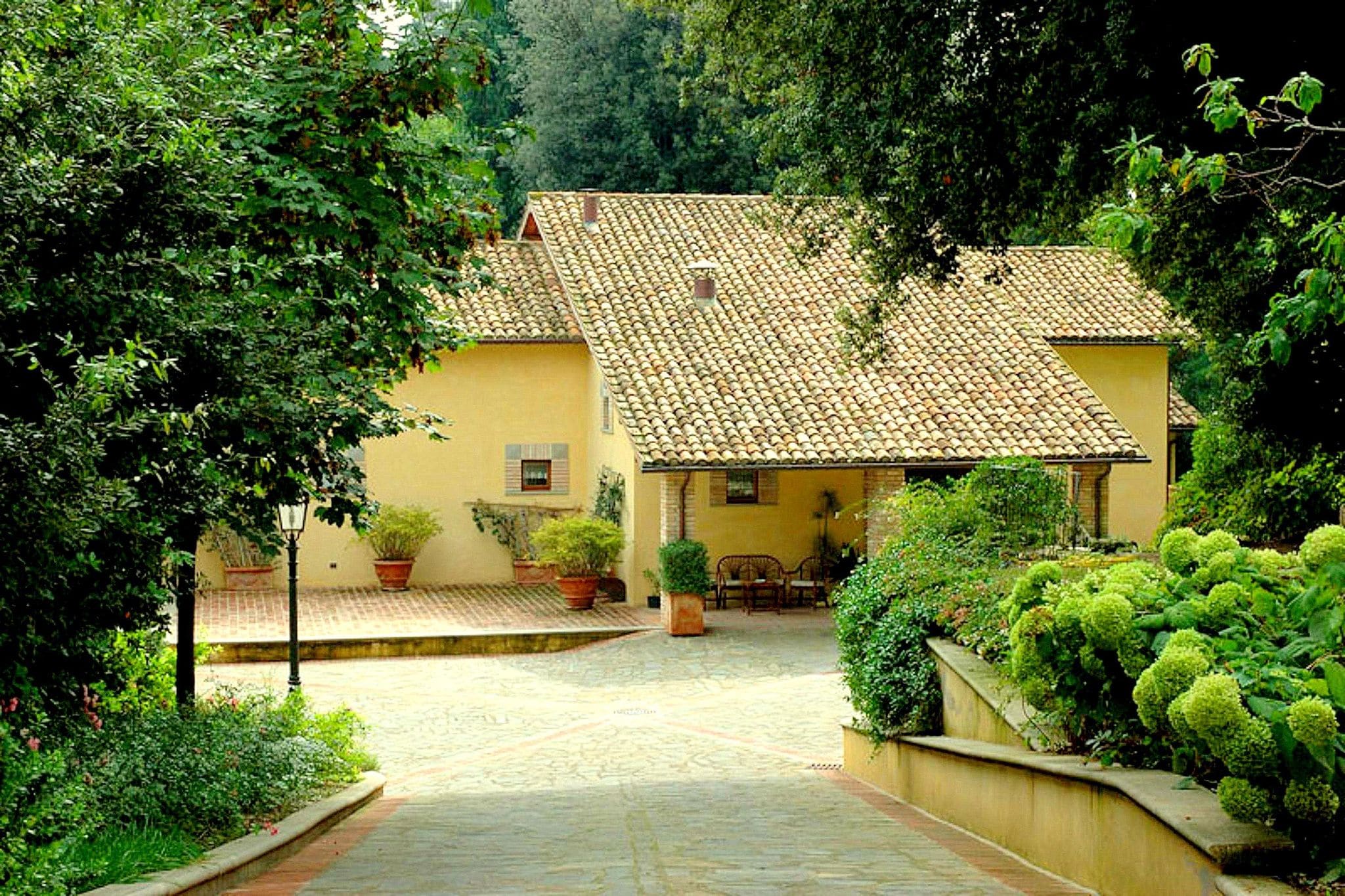 Knus appartement in Perugia met privéterras en zwembad