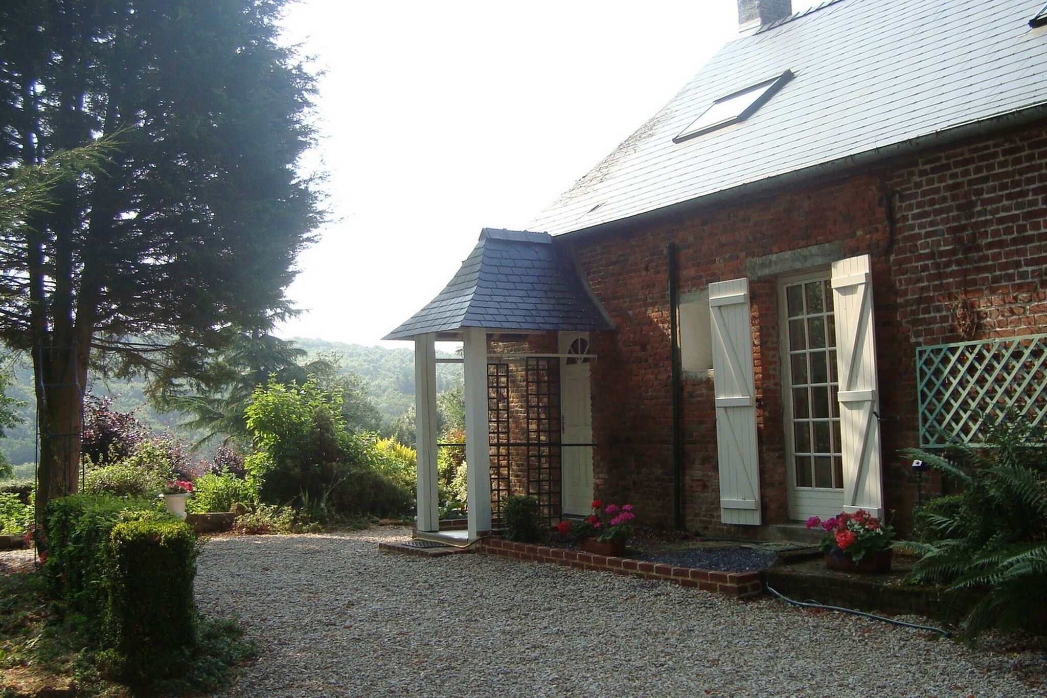 Hilltop Cottage in Englancourt with Garden