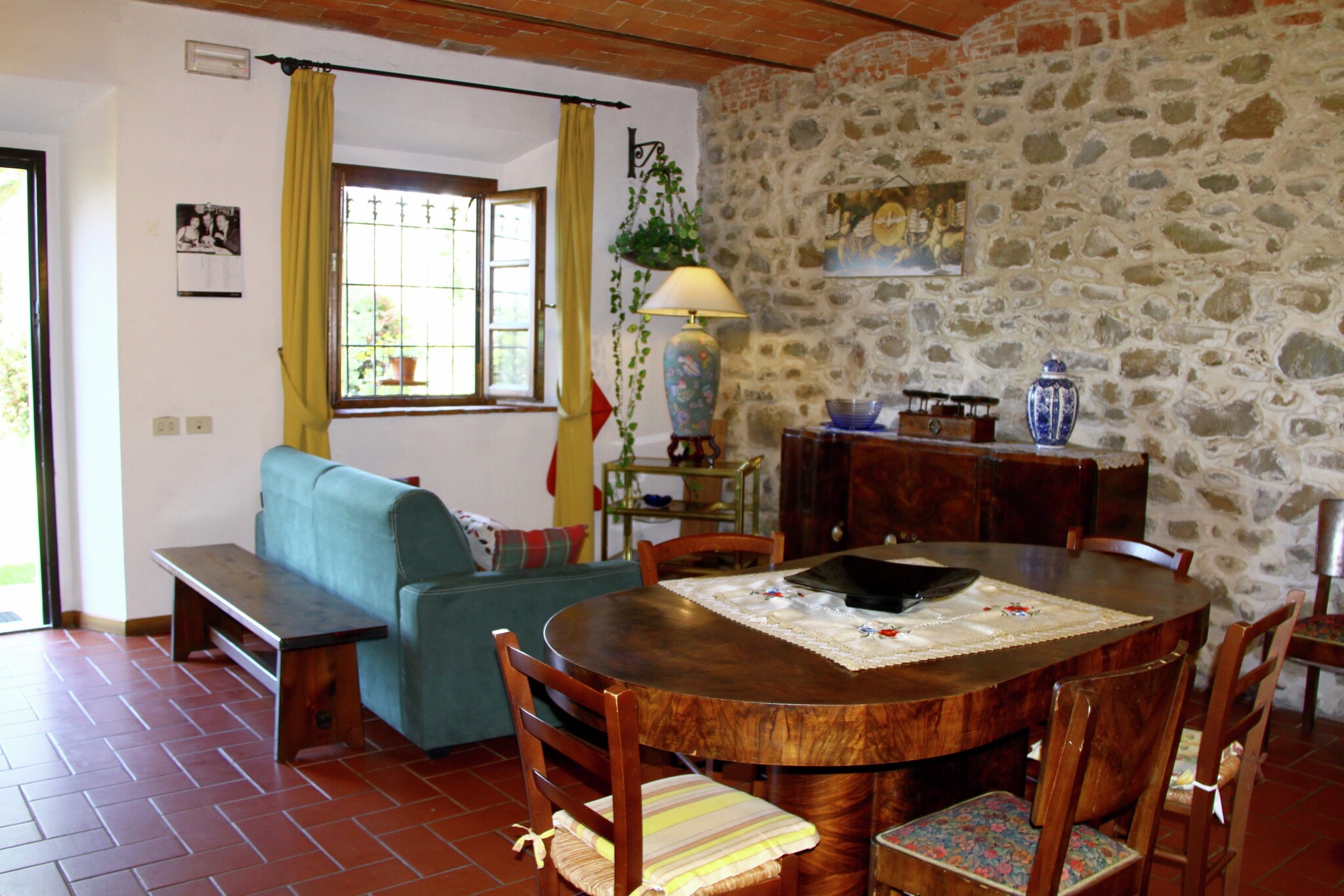 Ground floor: (open kitchen(oven), Living/diningroom, bedroom(double bed, children\'s bed), bedroom(single bed, double bed), bathroom(shower, washbasin, toilet, bidet), bathroom(shower, washbasin, toilet, bidet))\n\npatio, heating, garden(shared with other guests), garden furniture, BBQ, swimming pool(shared with other guests, 12 x 6 m., opened from May upto and including 1/2 Oct), playpen