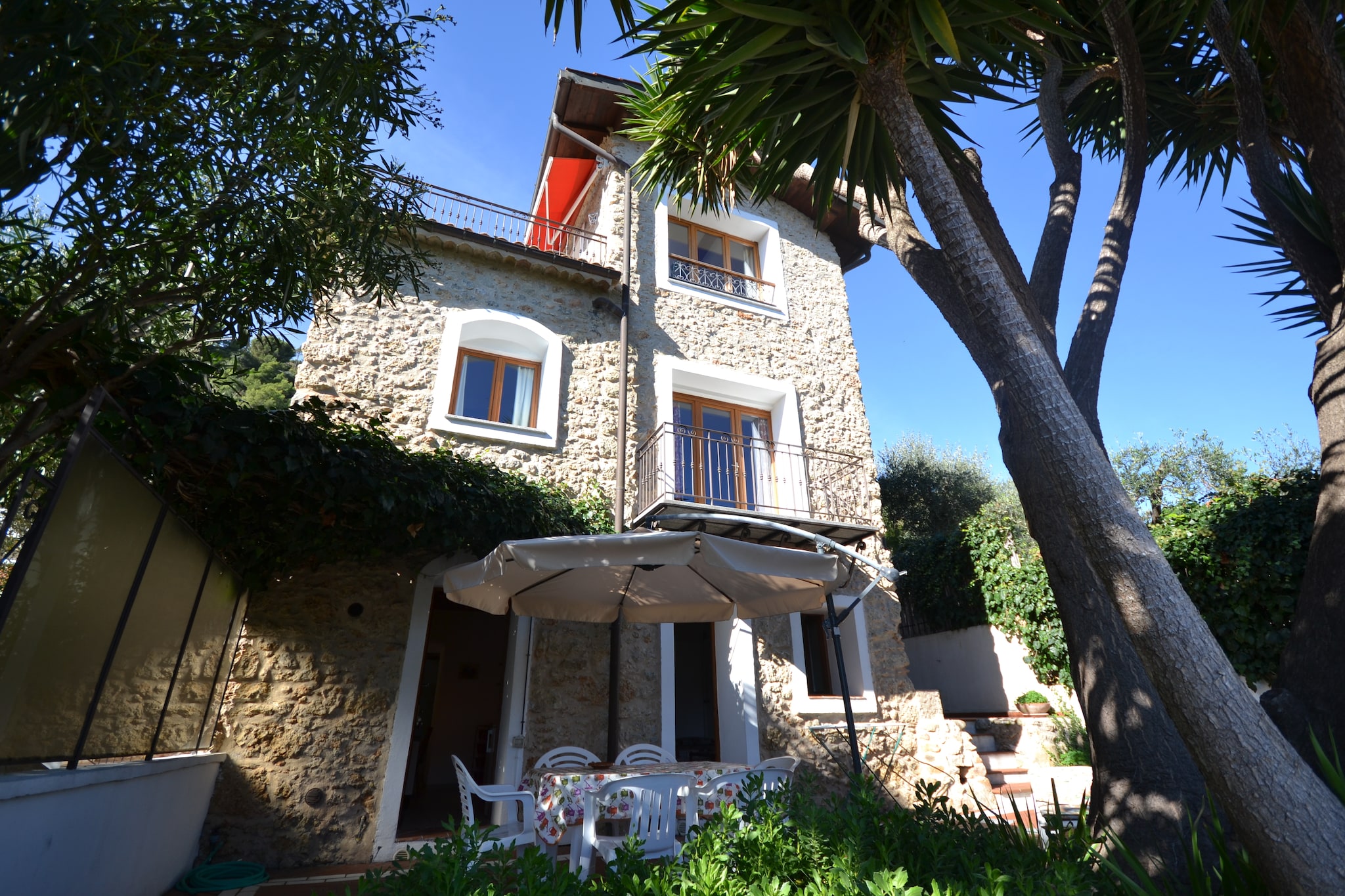 Casa Longo-Buitenkant zomer