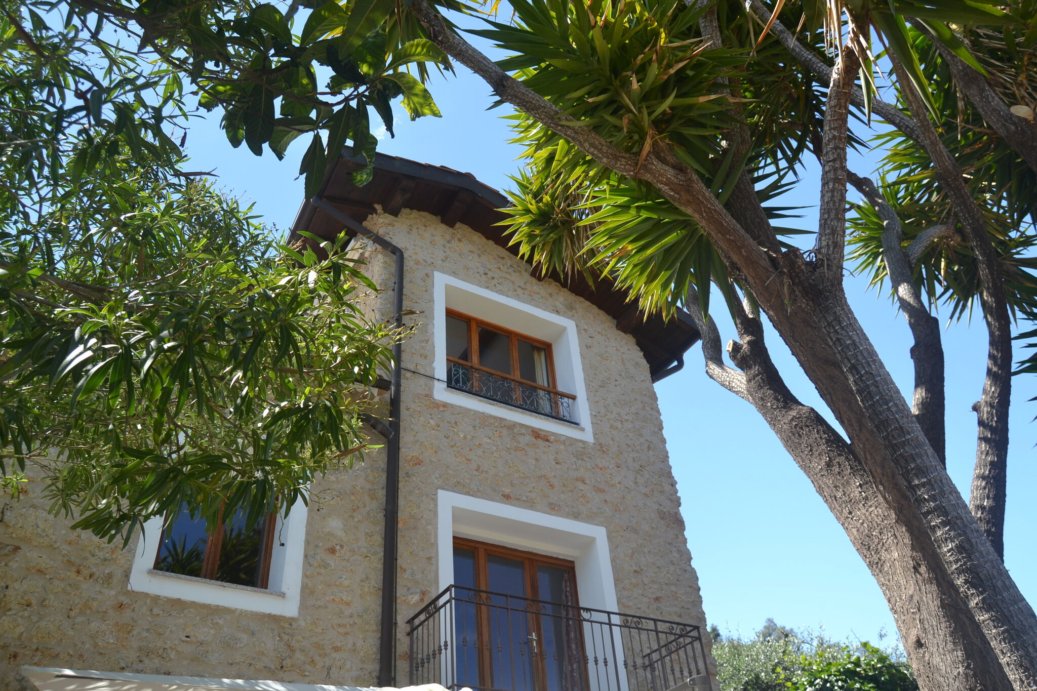 Maison de vacances moderne avec vue sur la mer à Vintimille