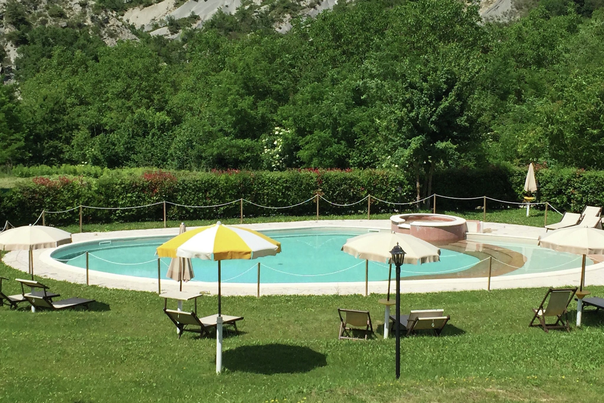 Demeure de vacances à Apecchio avec piscine