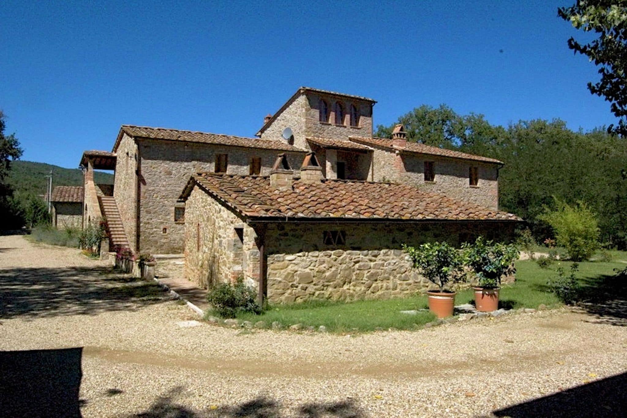 Authentic farmhouse with pool, pizza oven, spacious garden and private terrace