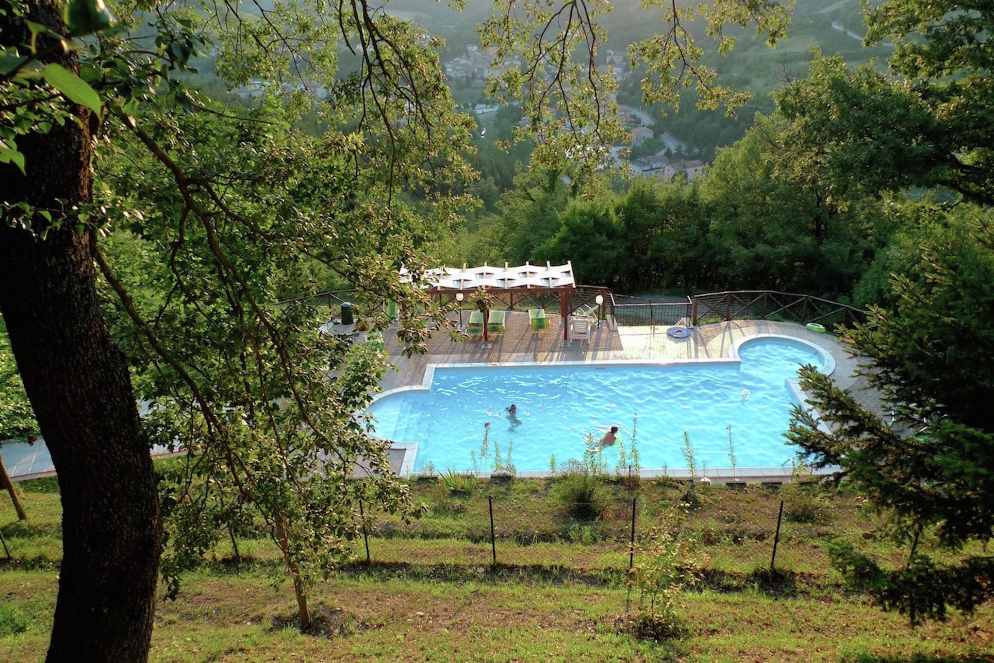 Stenen landhuis in Le Marche met een zwembad