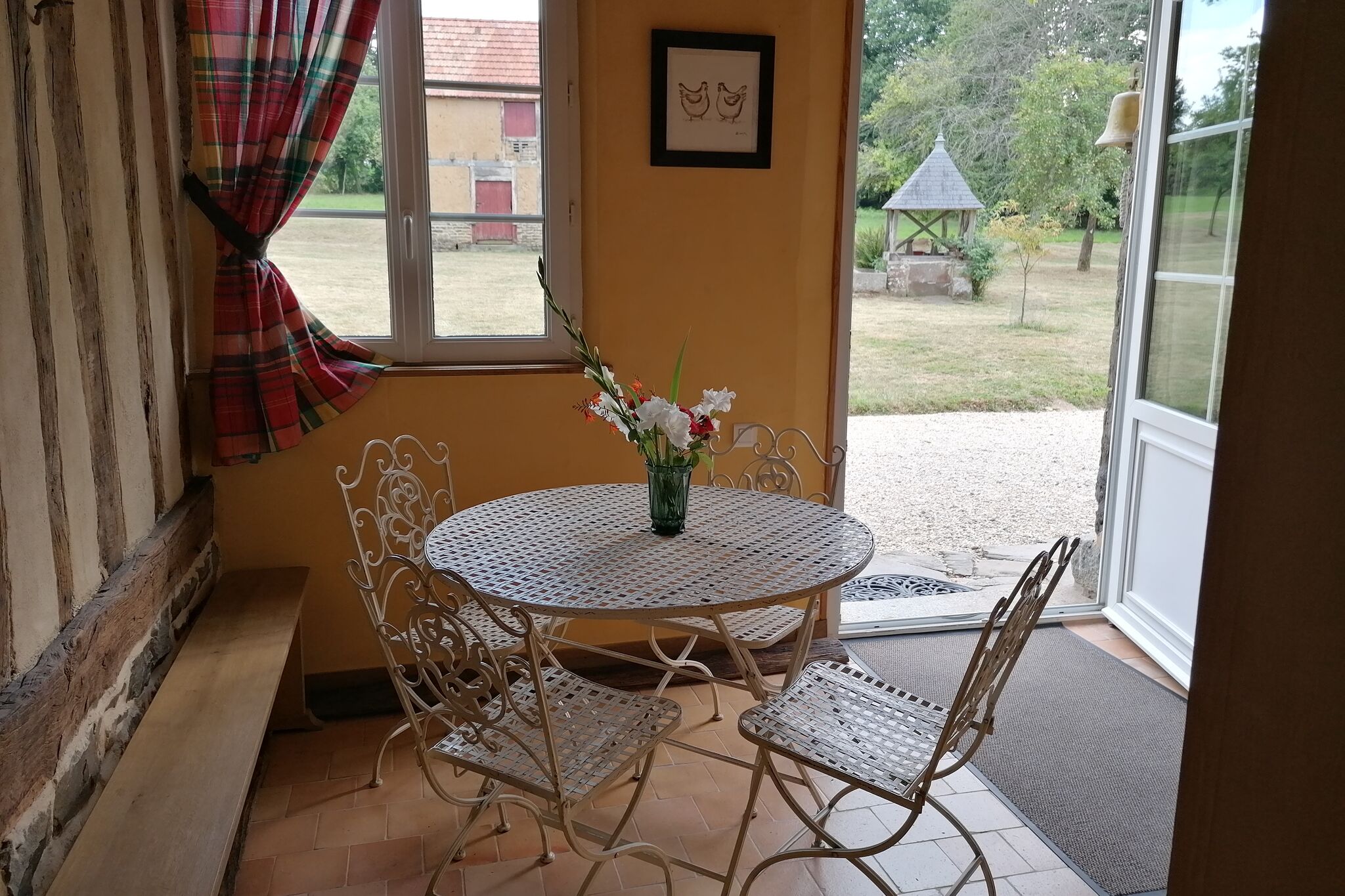 Pleasant Holiday Home in Isigny-Le-Buat with Garden