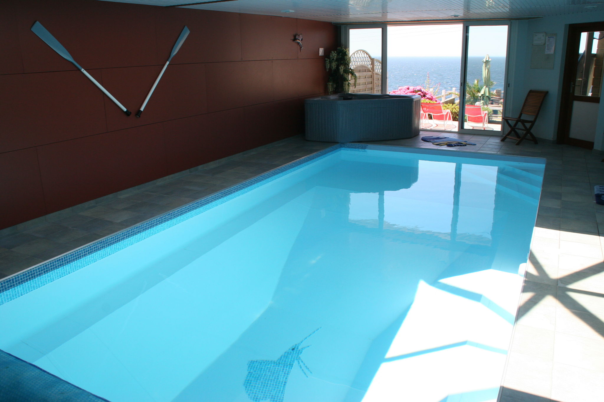 Vrijstaande luxueuze villa met binnenzwembad in de Finistère, op 1 kilometer van het strand