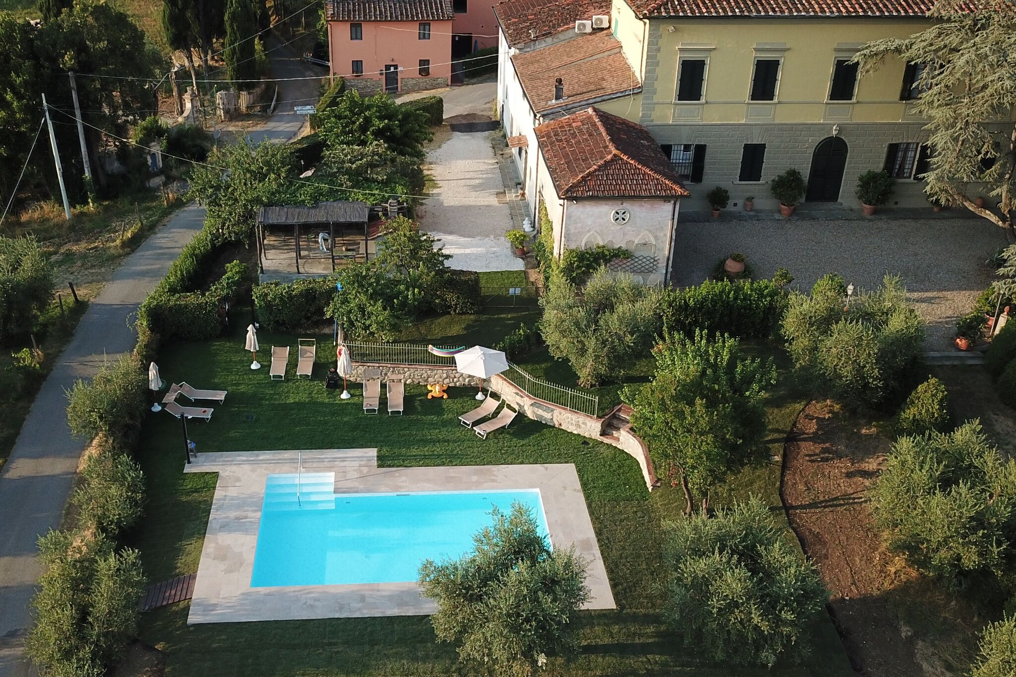 Geräumiges Ferienhaus in Pistoia mit Schwimmbad