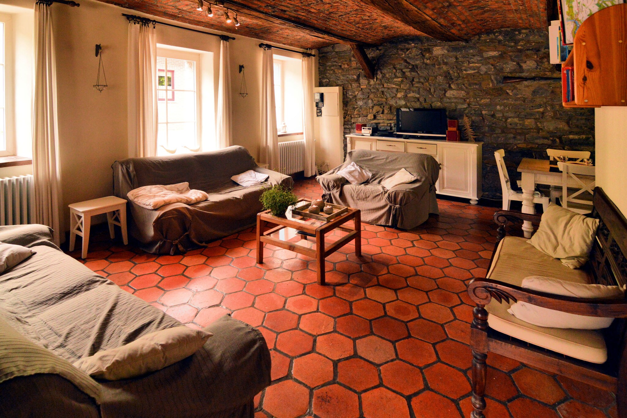 Natuurstenen vakantiehuis in Dinant met sauna