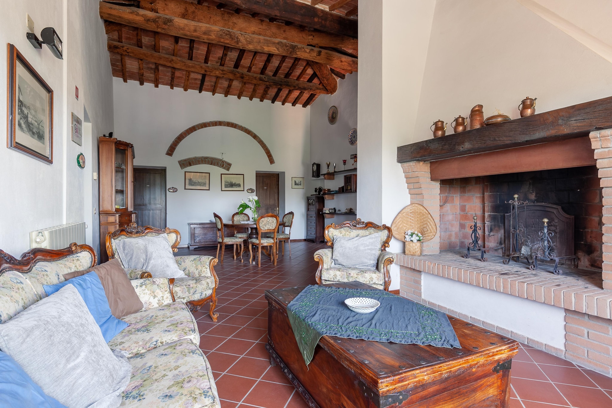 Tuscan Peace with a View
This charming apartment, nestled in the heart of Tuscany's rolling hills, is a tranquil retreat surrounded by lush meadows and olive groves. Its airy interiors open into a sun-drenched garden, and the inviting shared swimming pool offers the perfect escape on warm afternoons. With a garden barbecue and plenty of space to unwind, itâ€™s a wonderful choice for families or couples seeking rustic serenity. A childrenâ€™s bed is available on request, and little ones will enjoy the open green spaces and fresh countryside air.

Explore the Essence of Tuscany
Just a short drive away lies the hilltop village of Peccioli, with its cobbled streets, artisan shops, and panoramic views. For those eager to explore further, the famed medieval towns of Volterra and San Gimignano offer history and dramatic architecture, while Pisa, Lucca, and Florence are within reach for day trips. Bicycles are available to discover scenic paths winding through vineyards and past cypress-lined roads. Whether on foot or two wheels, the landscapes are postcard-perfect.

Flavours of the Region
The local culinary scene is nothing short of delightful. Donâ€™t miss the authentic Tuscan dinner hosted every Monday, or the pizza evenings on Thursdays featuring wood-fired creations. Nearby Peccioli boasts a selection of trattorias serving regional favouritesâ€”like wild boar ragu and handmade pici pasta. And for wine lovers, on-site tastings offer a sip into the regionâ€™s rich winemaking tradition, making every meal a celebration of Tuscanyâ€™s timeless charm.