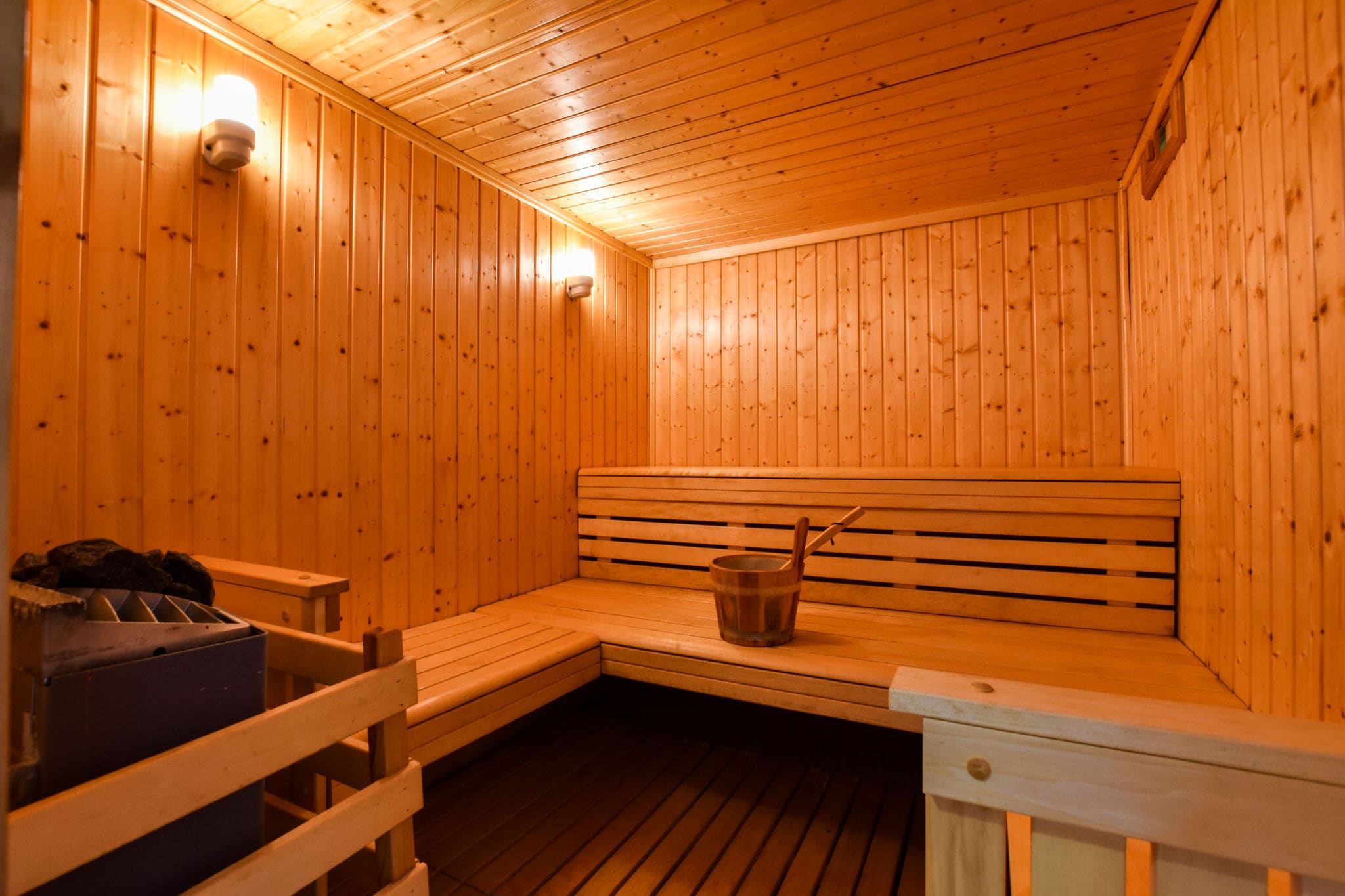 Gerestaureerde woning in Parlan met bubbelbad en sauna