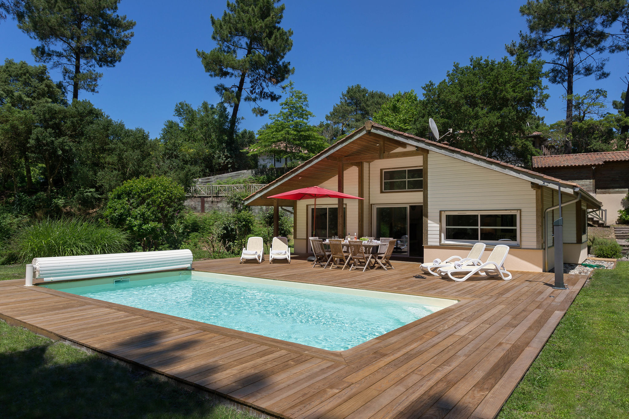 Luxury villa with a large garden near the Etang de Laprade