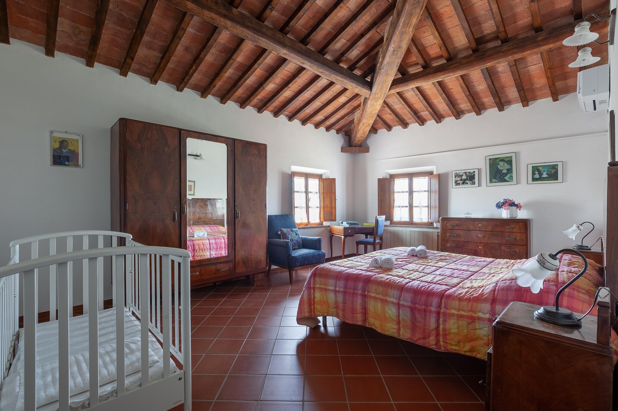 Ground floor: (Living room(seating area), open kitchen(stove, hob, dishwasher, washbasin), bedroom(double bed), bathroom(shower, washbasin), air conditioning)\n\nOn the 1st floor: (mezzanine(3x single bed))\n\nheating(central), garden, garden furniture, BBQ, swimming pool(shared with other guests, 12 x  6 m.), children\'s bed(on request)