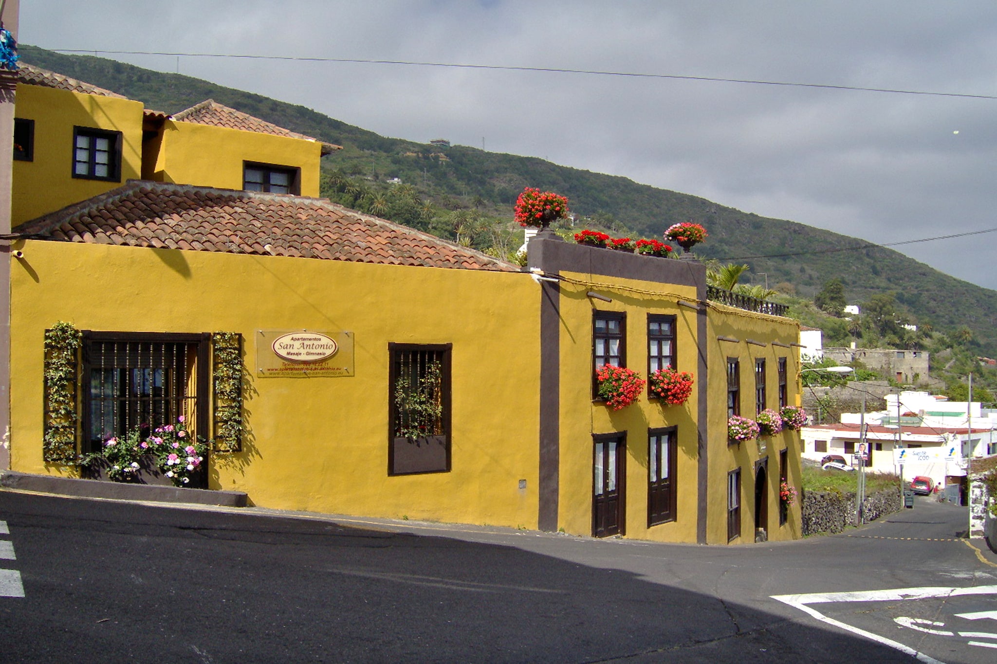 Apartamentos Monasterio de San Antonio 4 - Buitenkant zomer