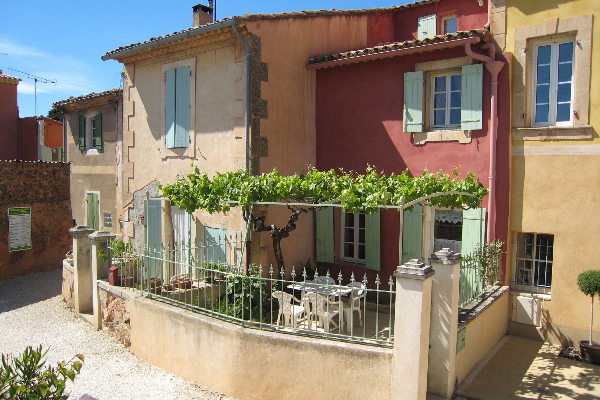 Vintage-Ferienhaus in der Provence mit Terrasse