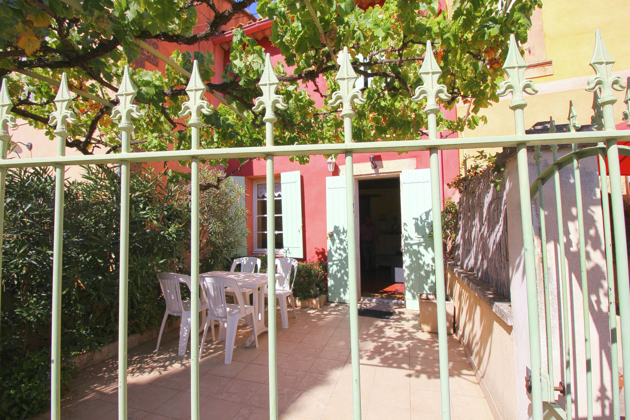 Vintage-Ferienhaus in der Provence mit Terrasse