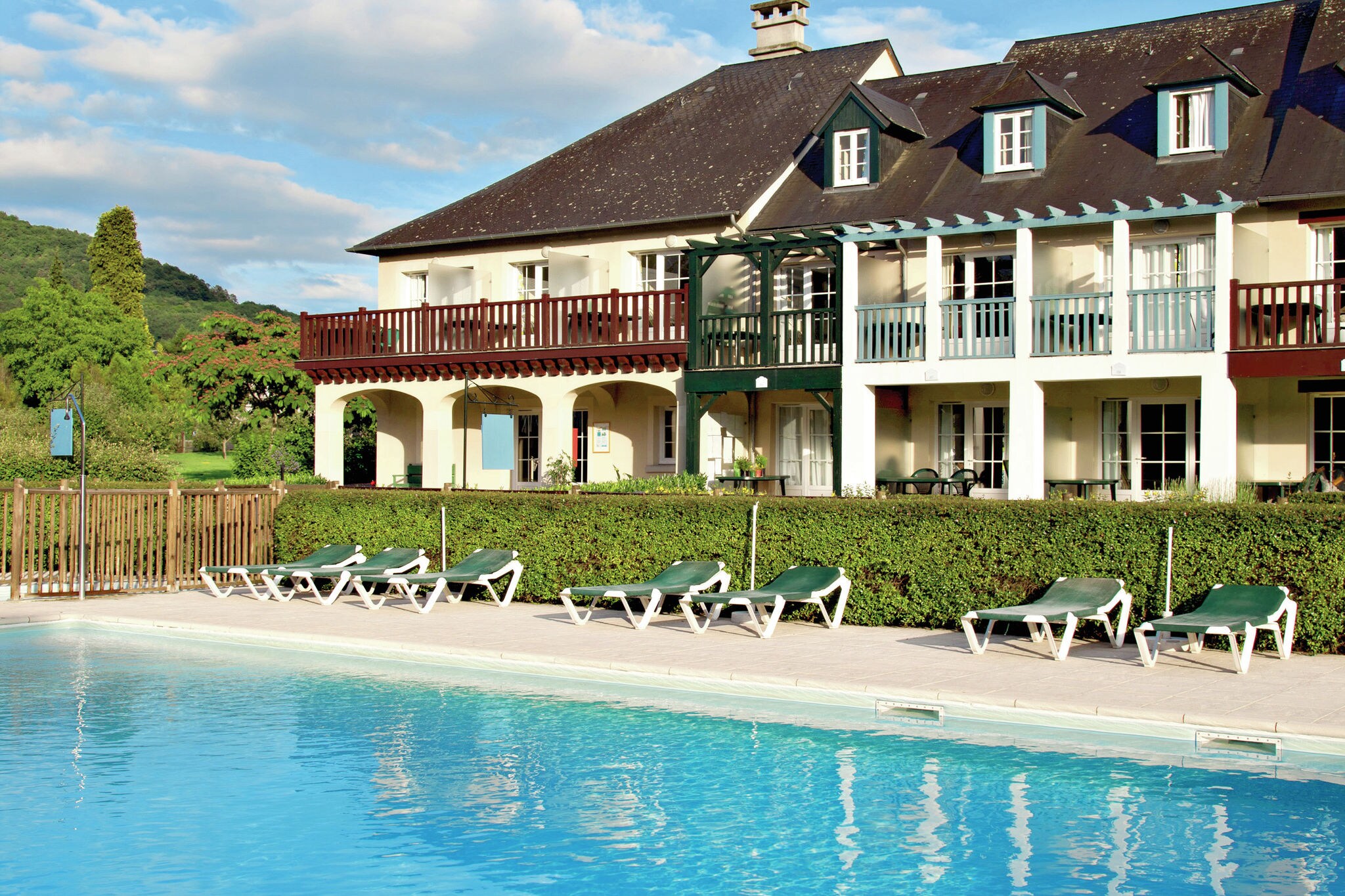 Farbenfrohe Ferienwohnung am Ufer der Dordogne