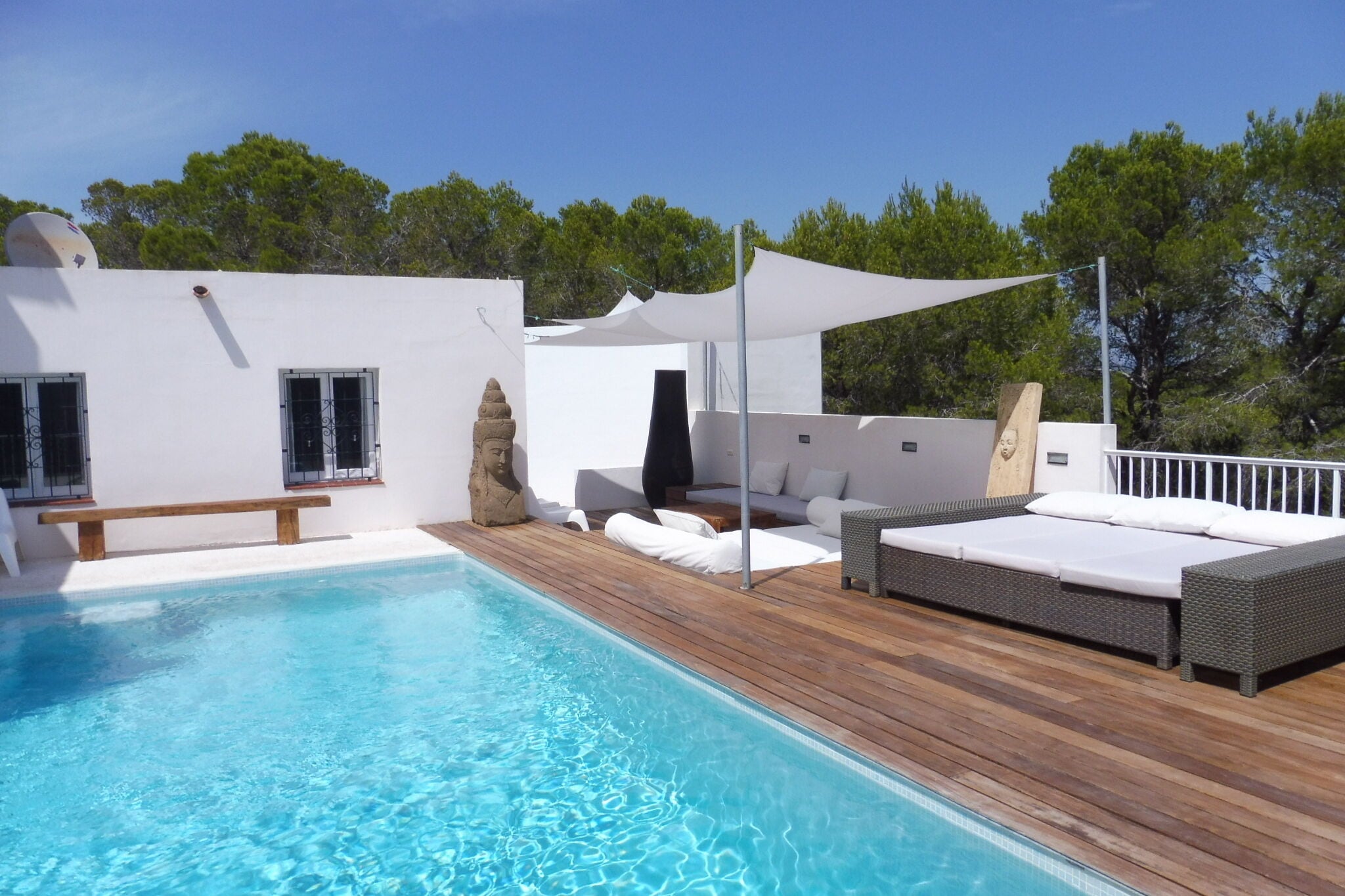 Wunderschöne Villa in Cala Tarida mit Swimmingpool
