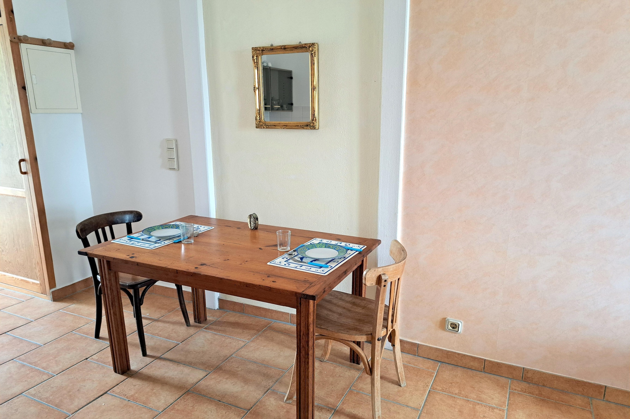 Ancienne Gendarmerie  studio A-Eetkamer