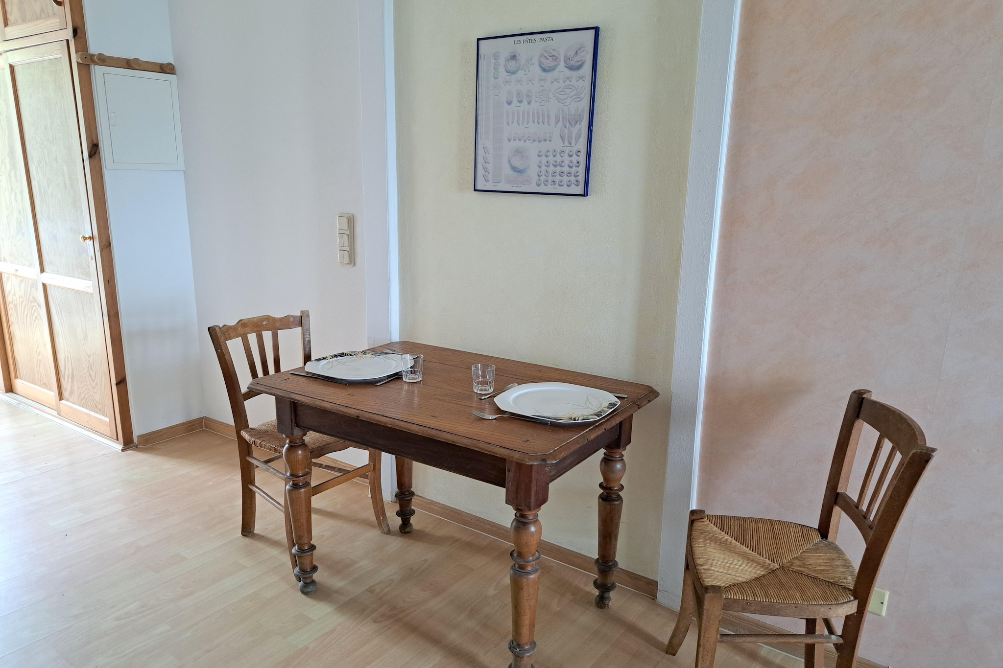 Ancienne Gendarmerie studio B-Eetkamer