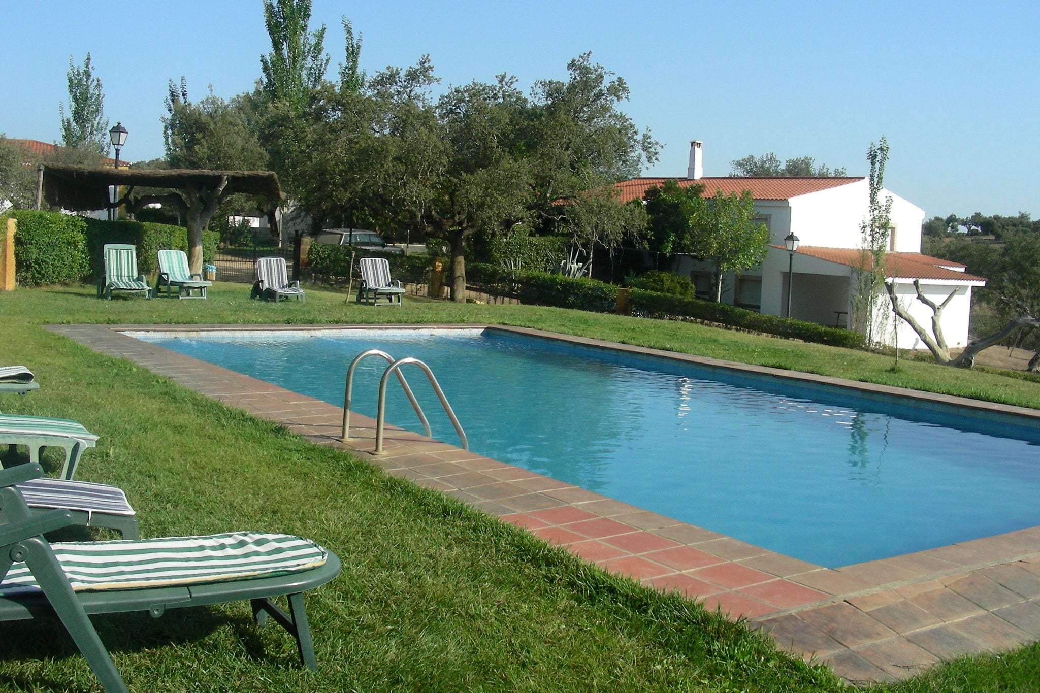 Modernes Ferienhaus in Herrera de Alcántara mit Swimmingpool
