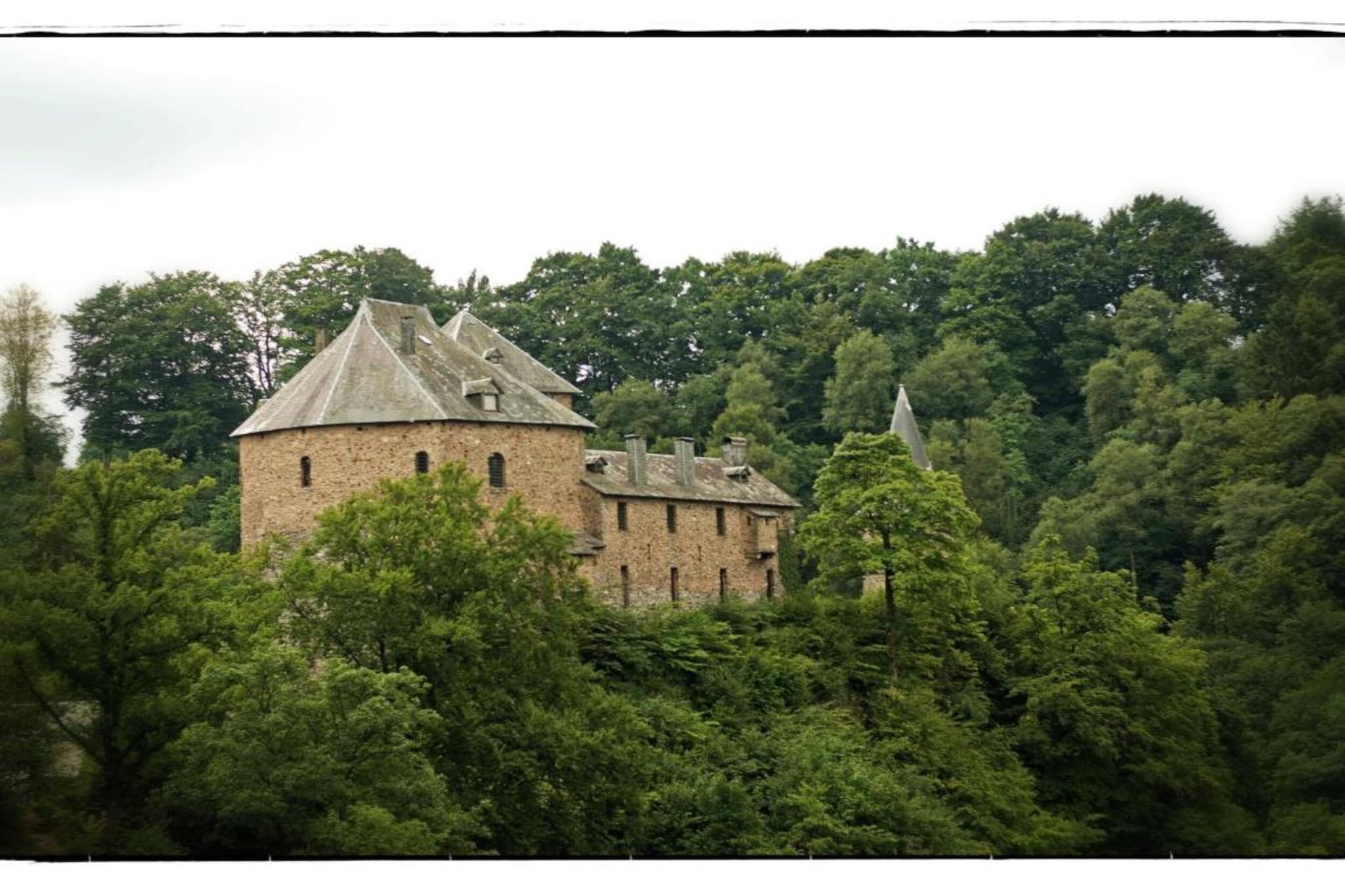 Le Gîte de Jevigné-Areas summer 20km