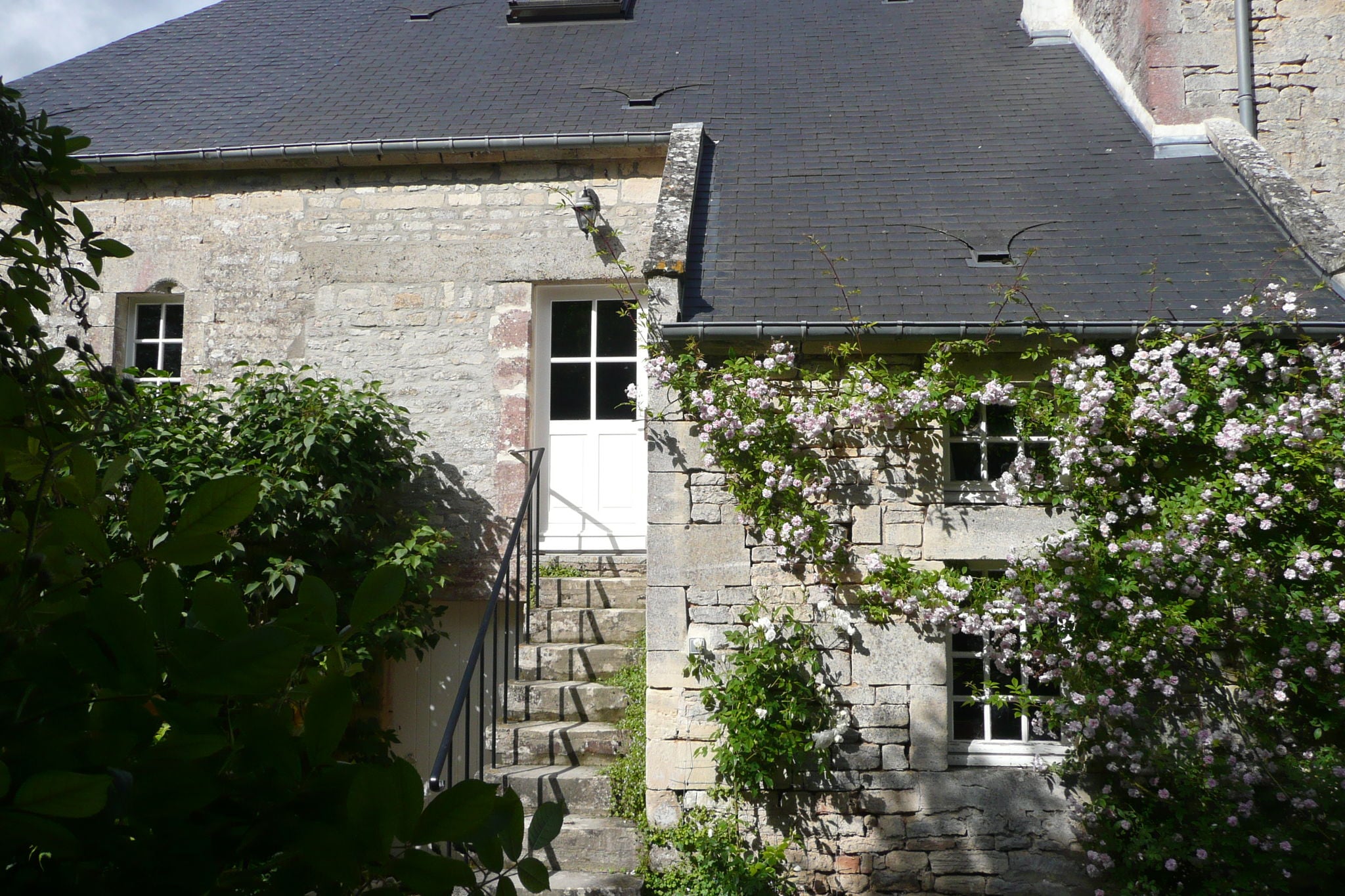 Cozy Holiday Home  in Lantheuil with Garden