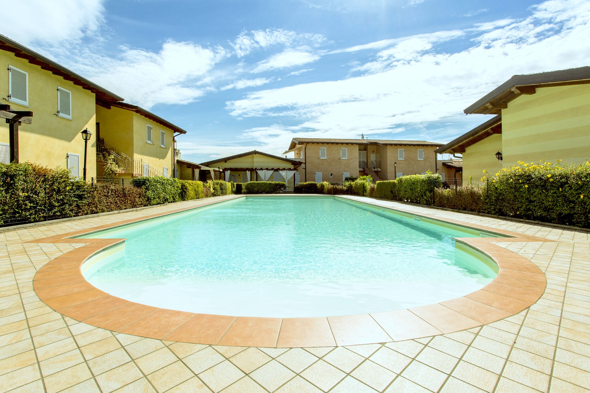Prachtig vakantiehuis in Manerba del Garda met een zwembad