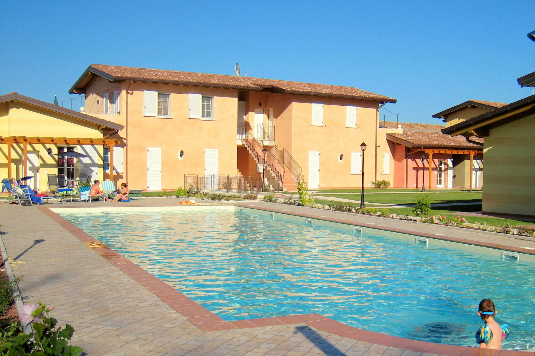 Residence aan het Gardameer, Manerba del Garda, in groen gebied van 11000 m2