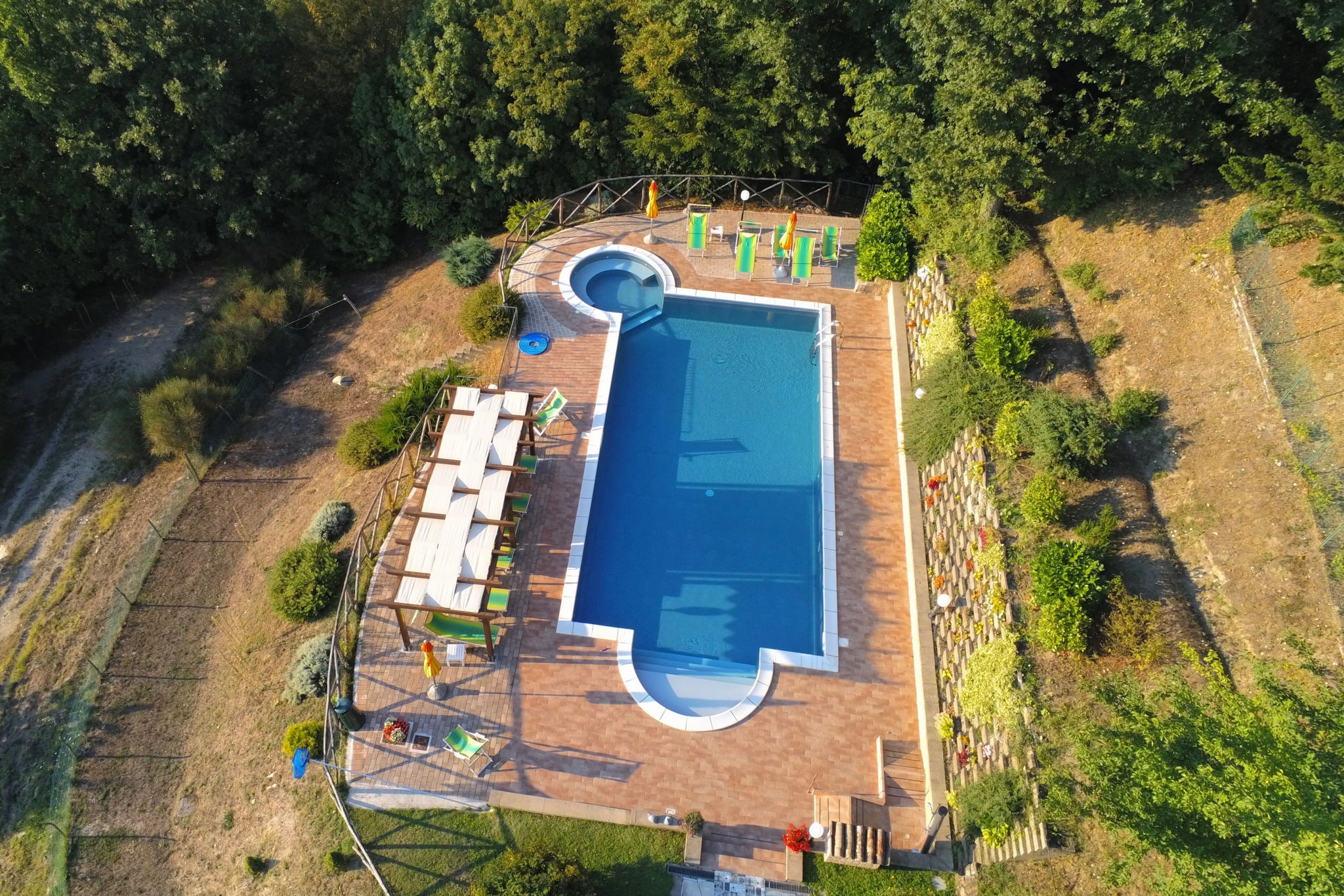 Idyllisch landhuis in Apecchio met privézwembad en tuin