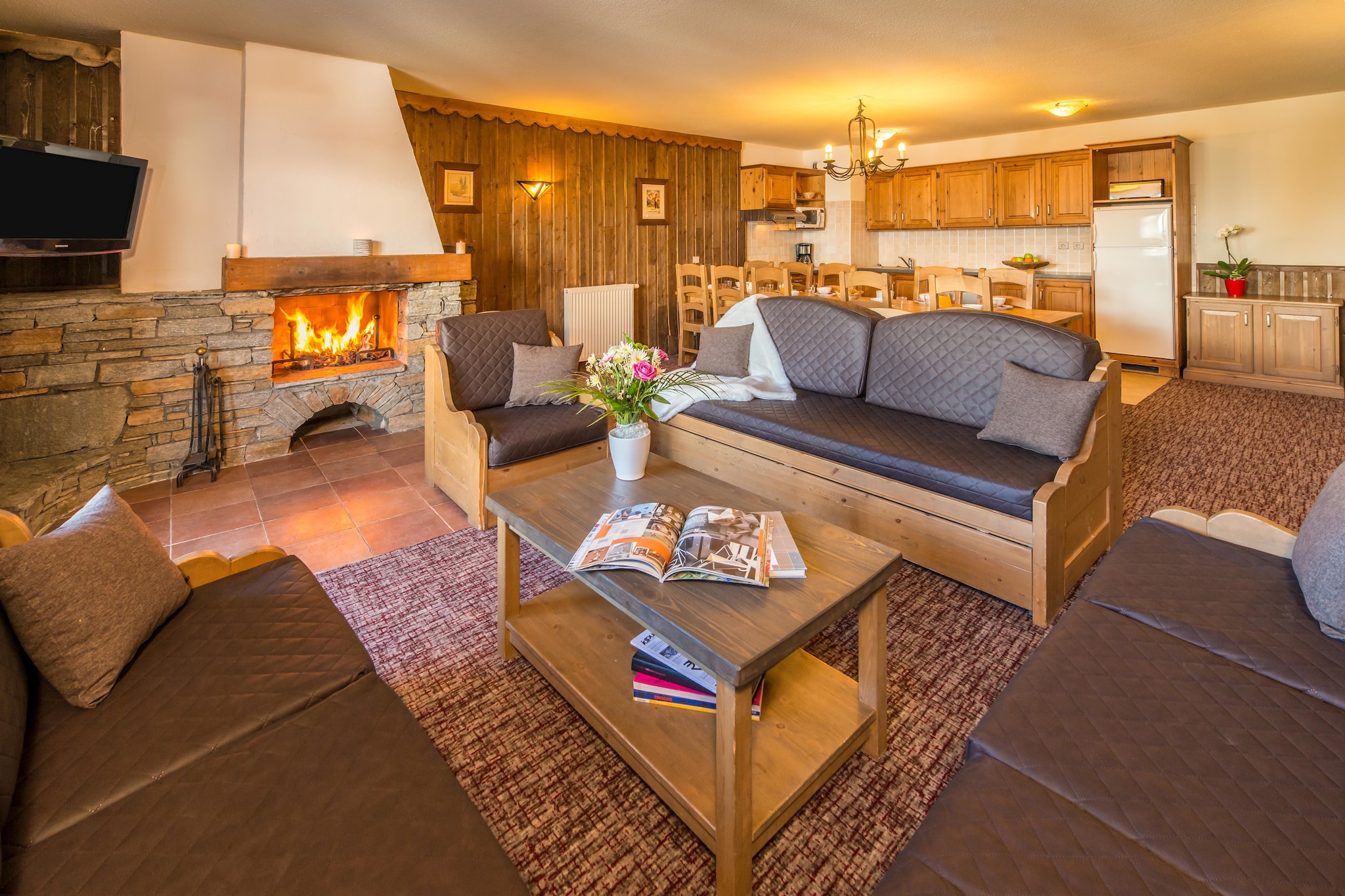 Rustic apartment with a fireplace and Wi-Fi in Arc 2000