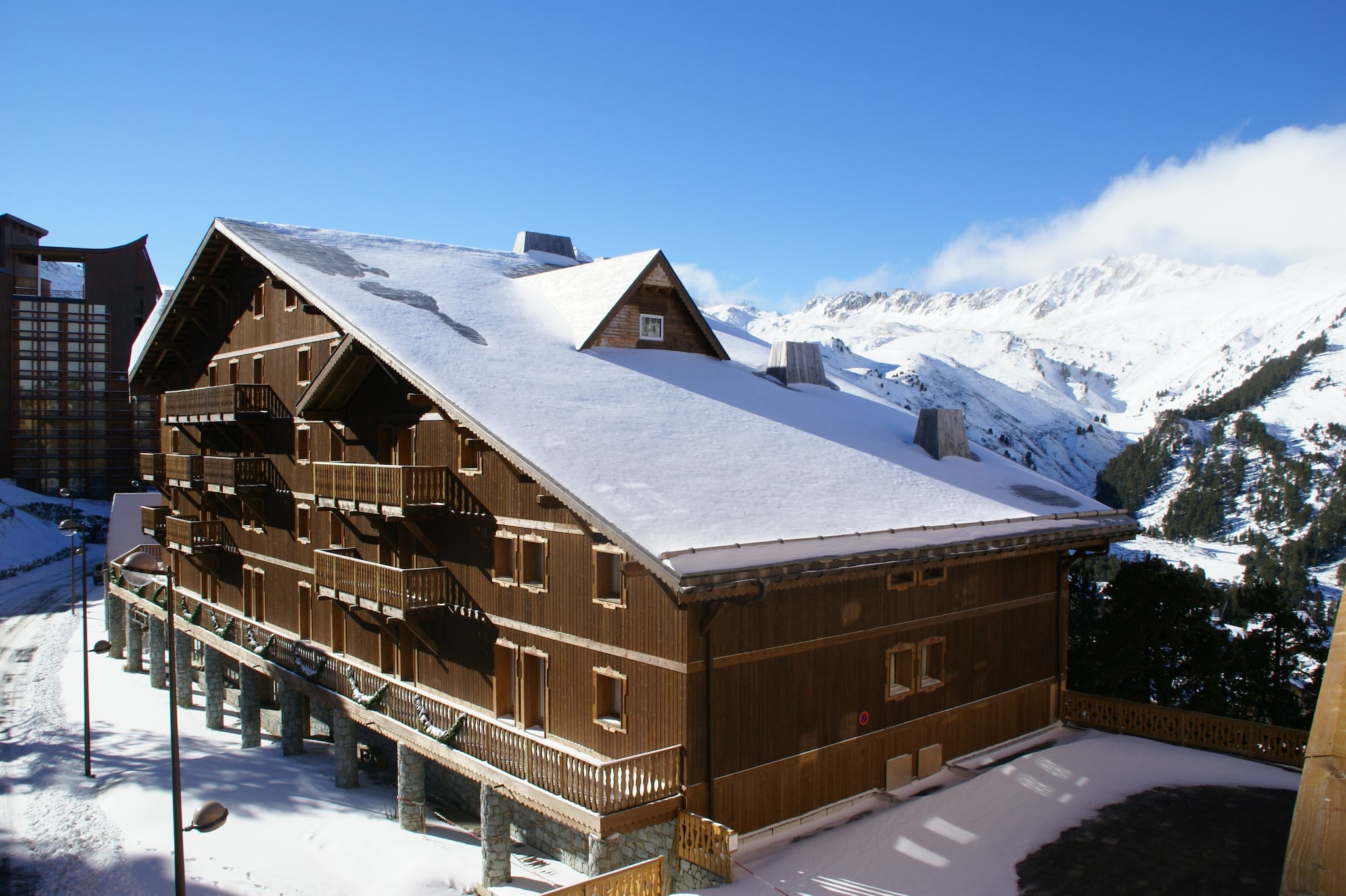 Rustic apartment with a fireplace and Wi-Fi in Arc 2000