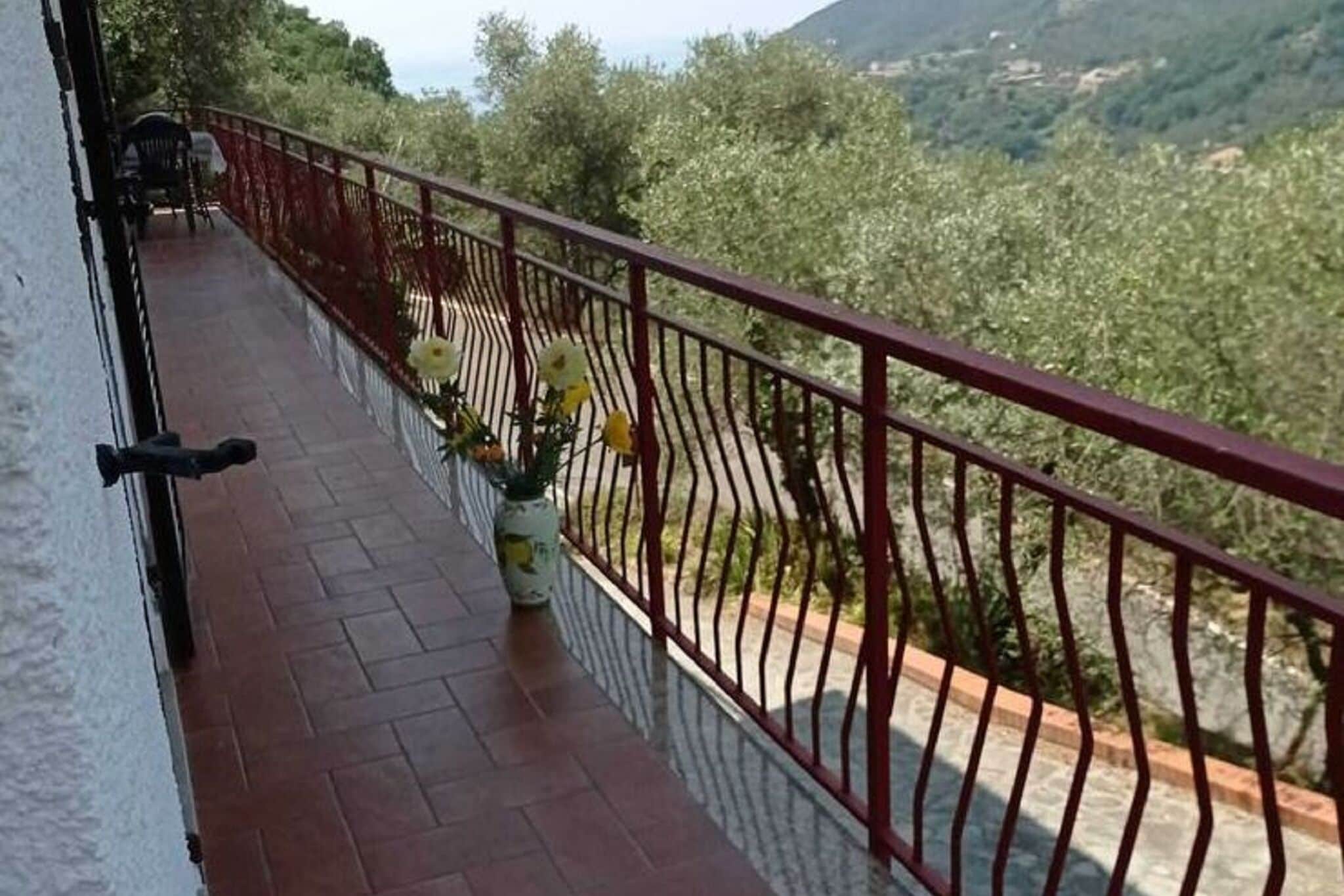 Komfortables Ferienhaus in Moneglia mit Garten